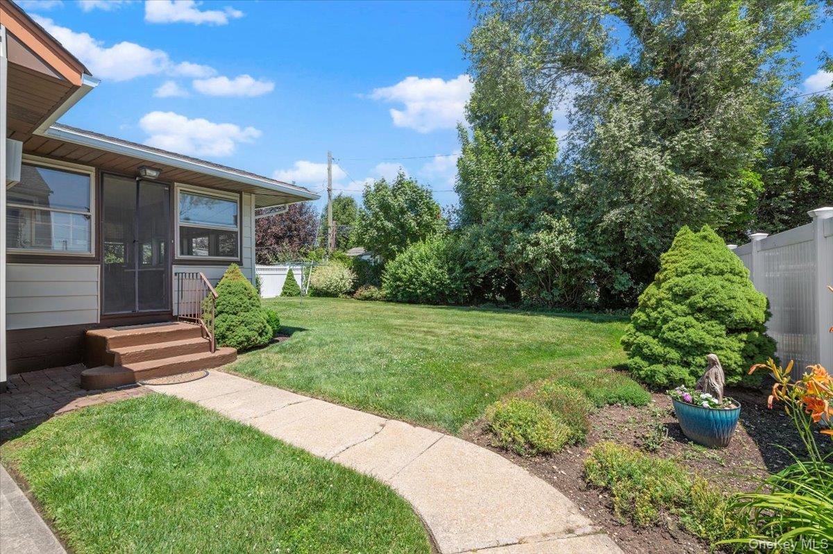 665 Dianne Street Property Photo 29