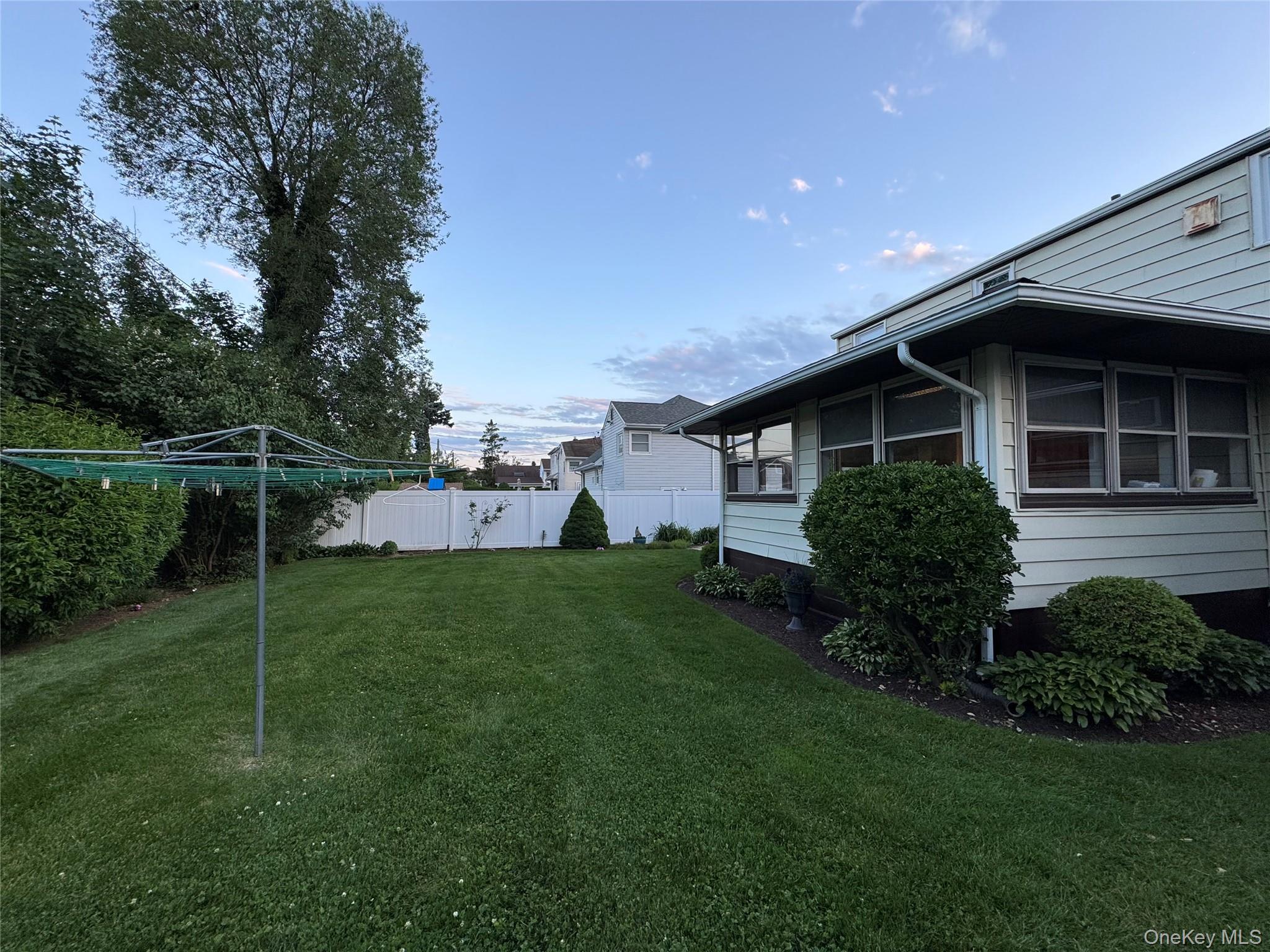 665 Dianne Street Property Photo 32