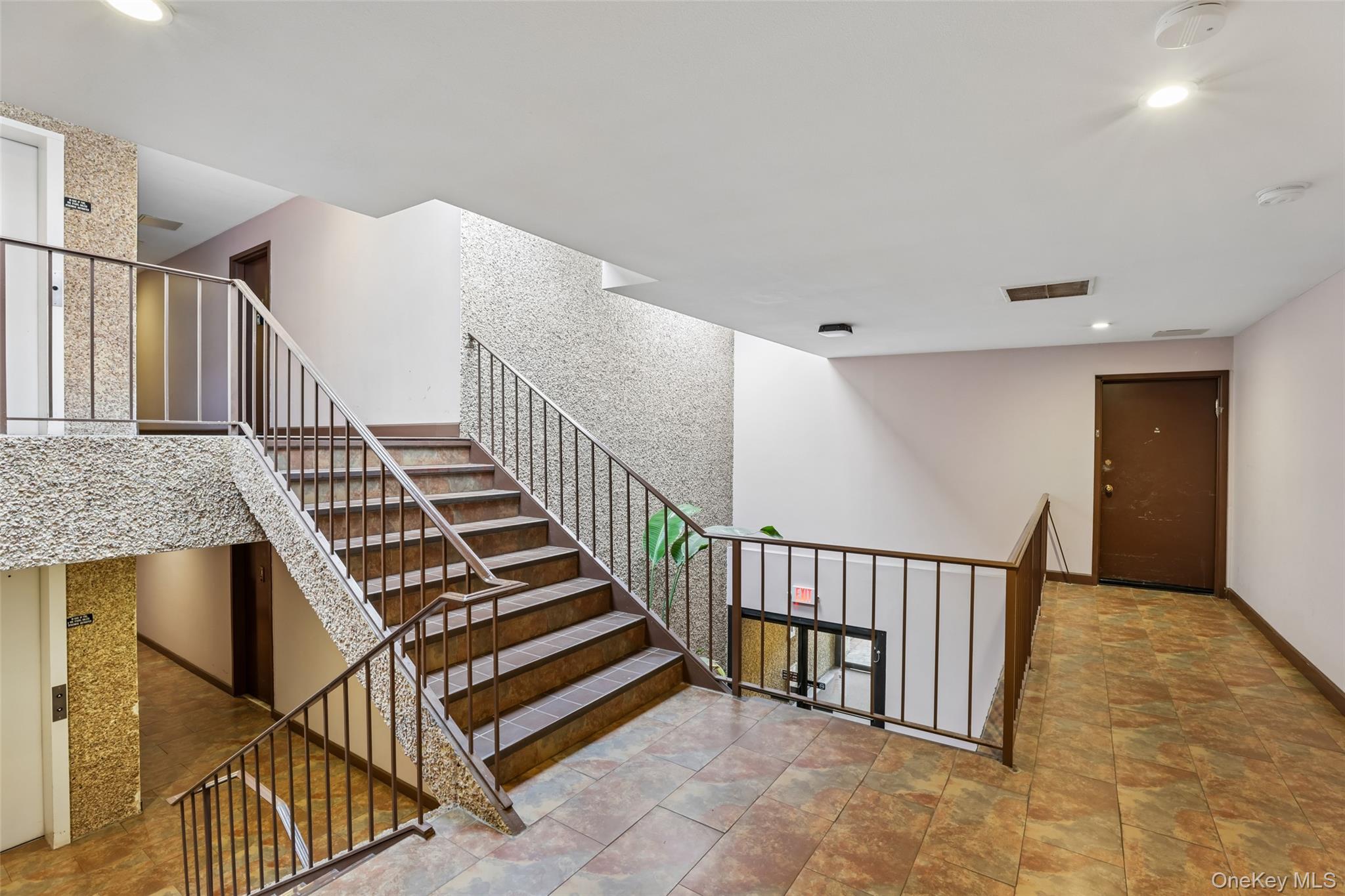 530 Hudson Avenue Property Photo 4