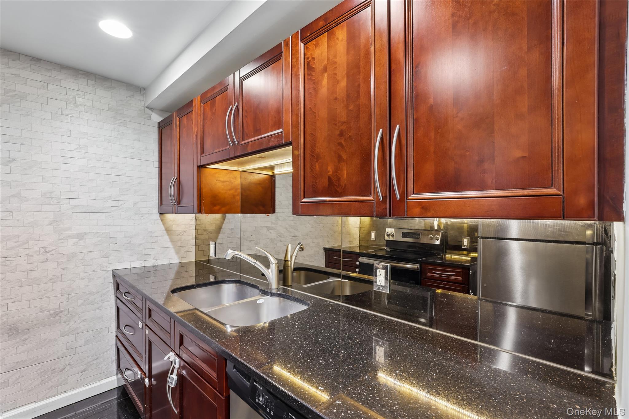 530 Hudson Avenue Property Photo 15