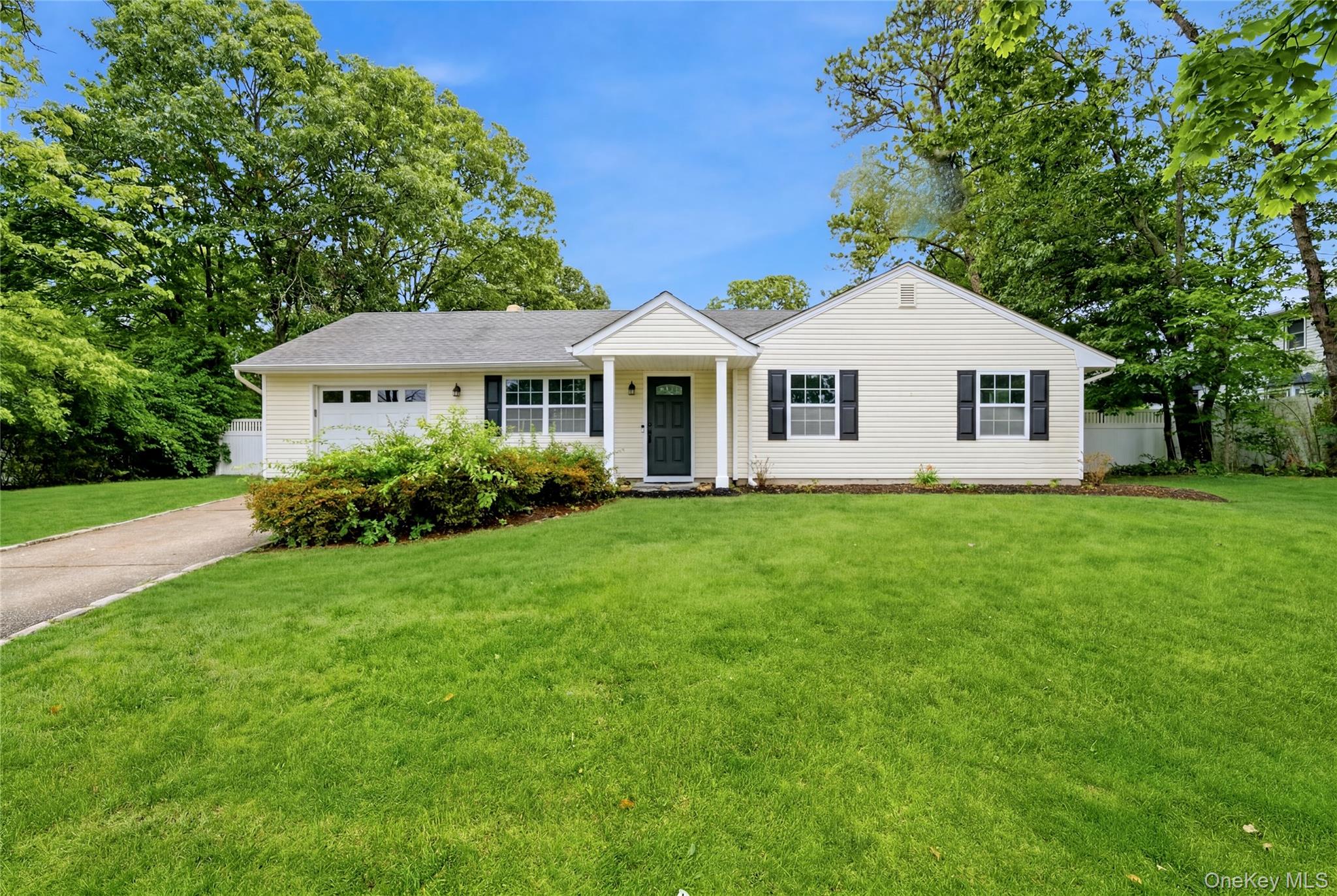 15 Groton Lane Property Photo 1