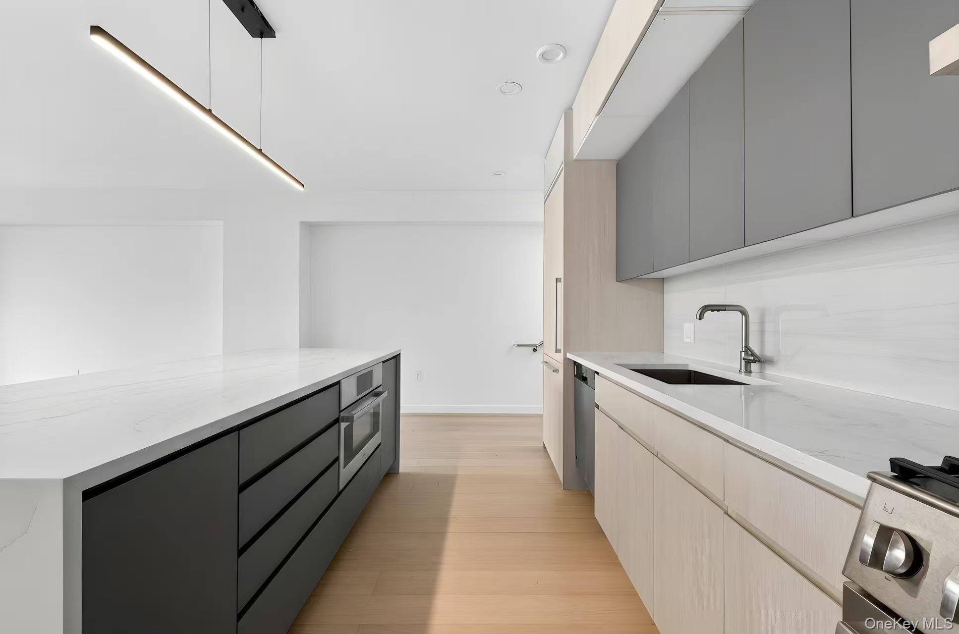 33-71 Prince Street 6h Property Photo 4