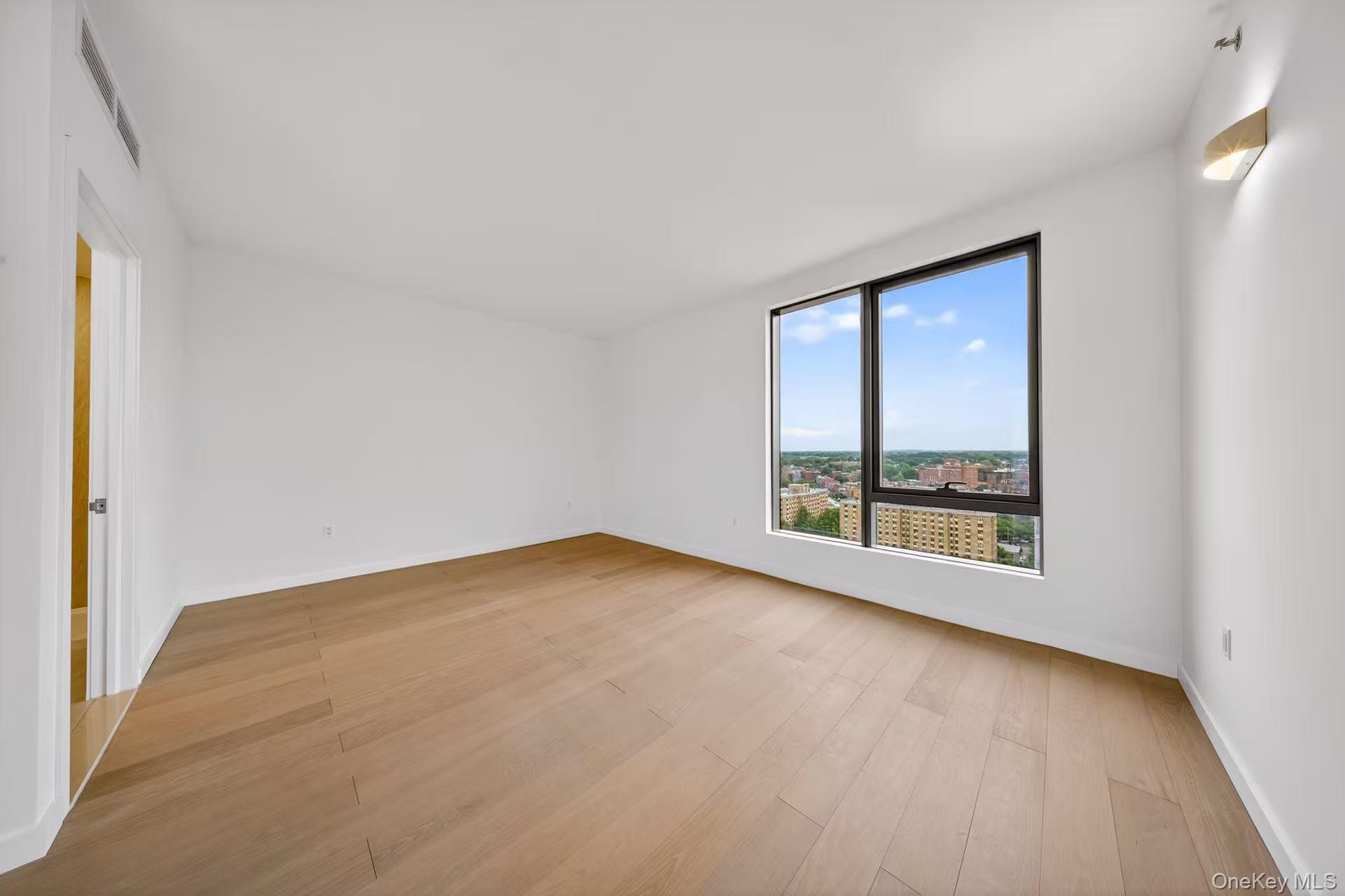 33-71 Prince Street 6h Property Photo 7