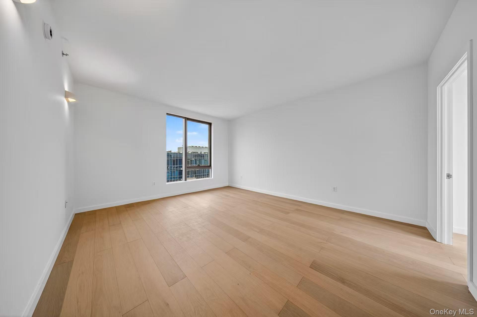 33-71 Prince Street 6h Property Photo 8
