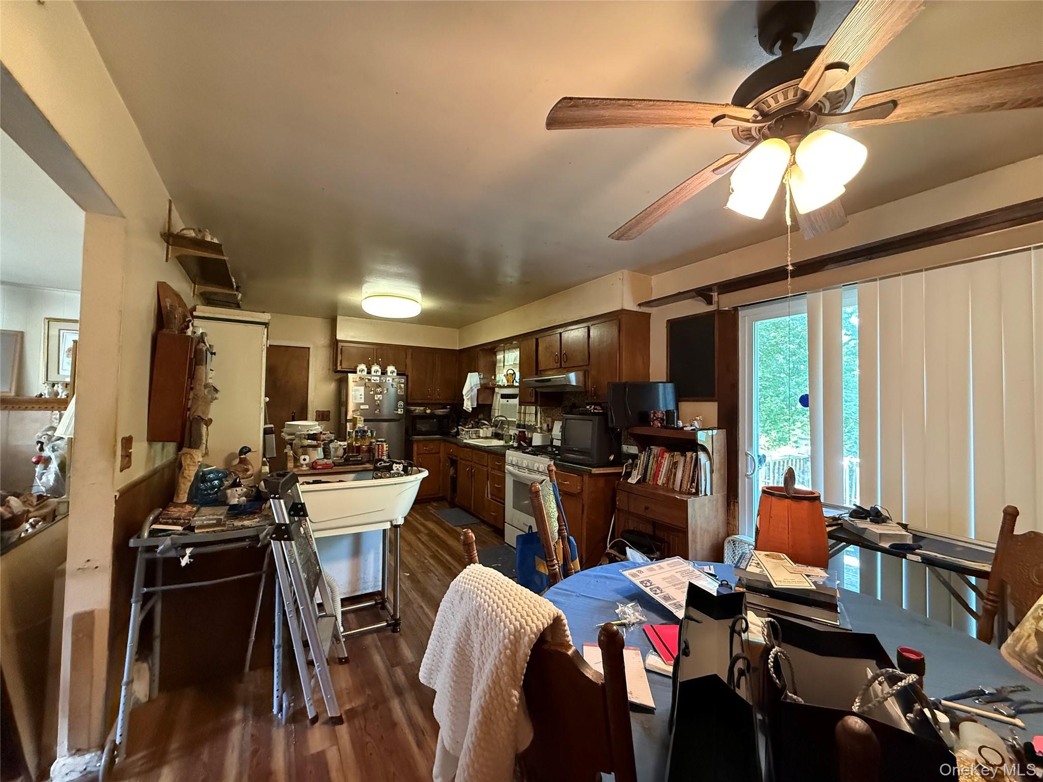 212 Union Avenue Property Photo 6