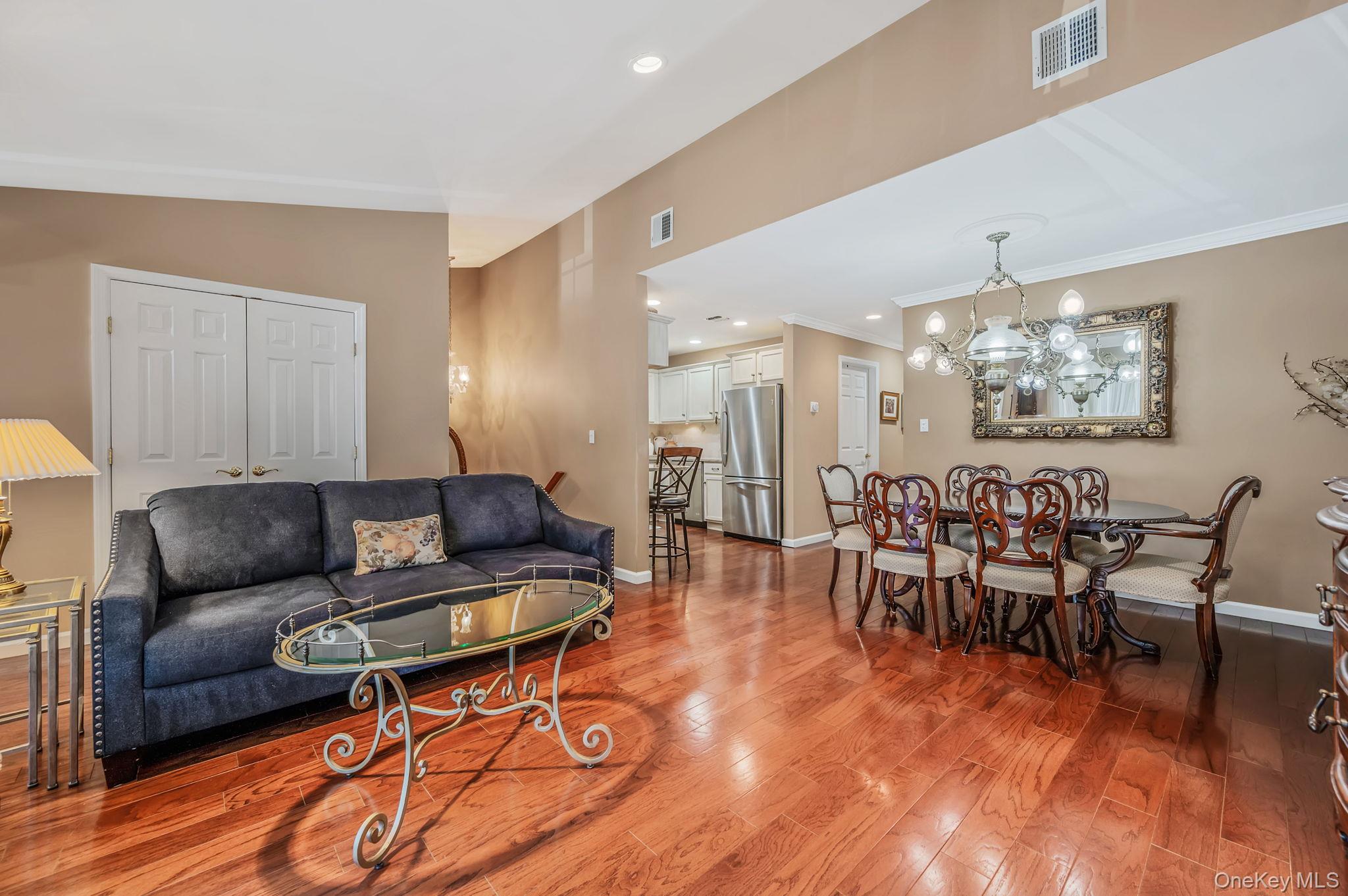 1130 Savoy Drive Property Photo 8