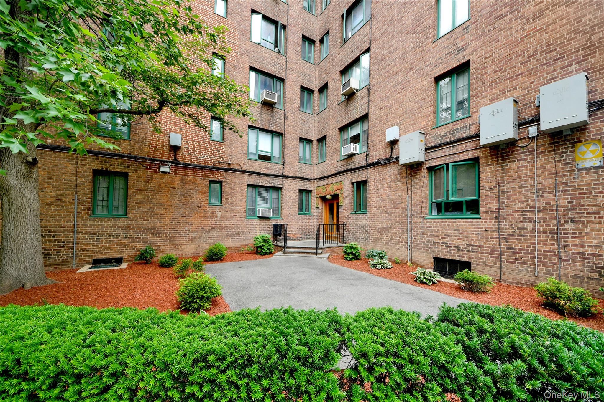 14 Metropolitan Oval 8G Property Photo 1