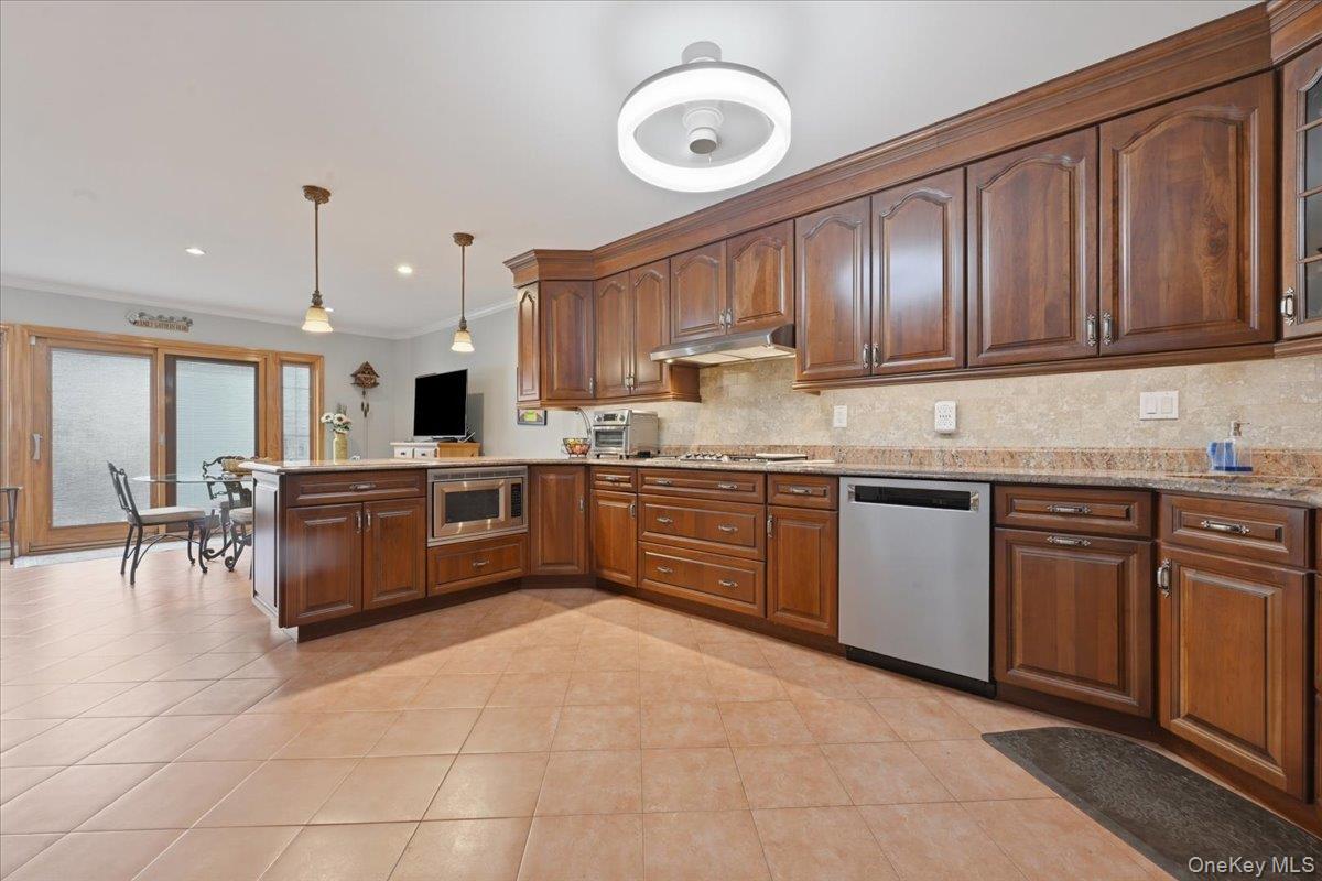 6356 76th Street Property Photo 12
