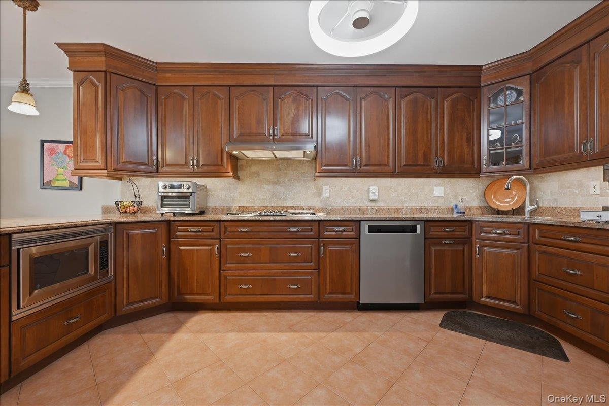 6356 76th Street Property Photo 13
