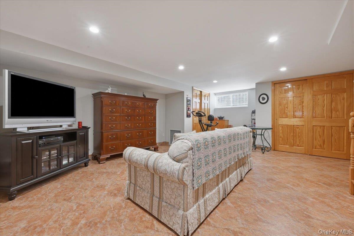 6356 76th Street Property Photo 29
