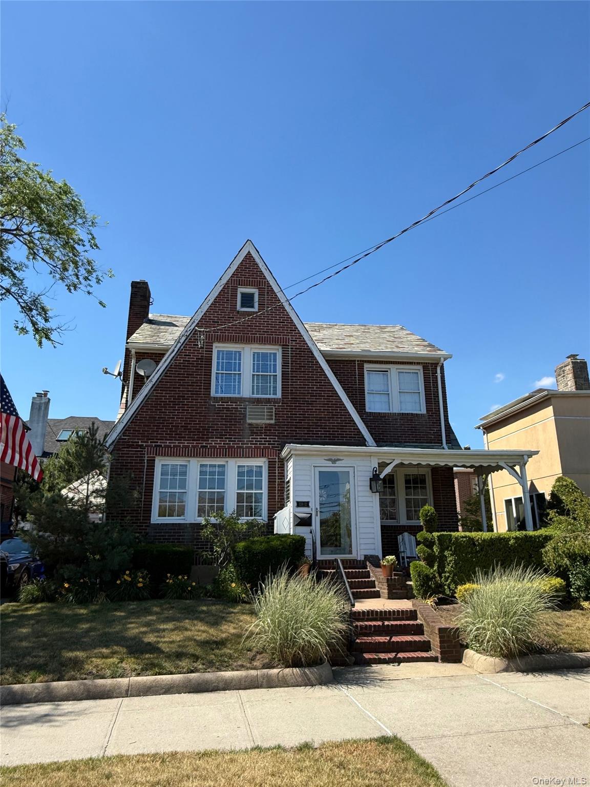 13812 Rockaway Beach Boulevard Property Photo 1