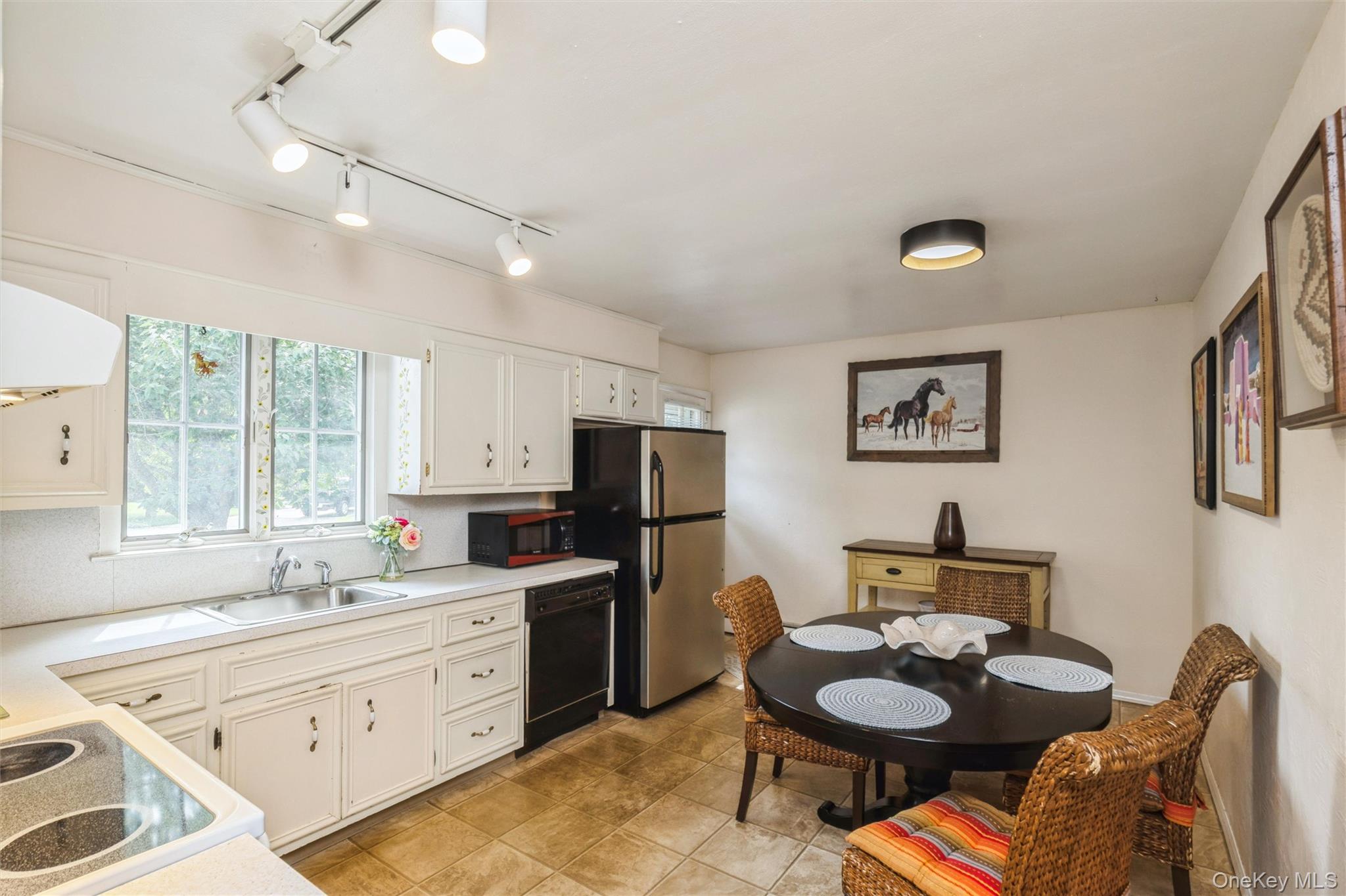 87 Center Street Property Photo 5