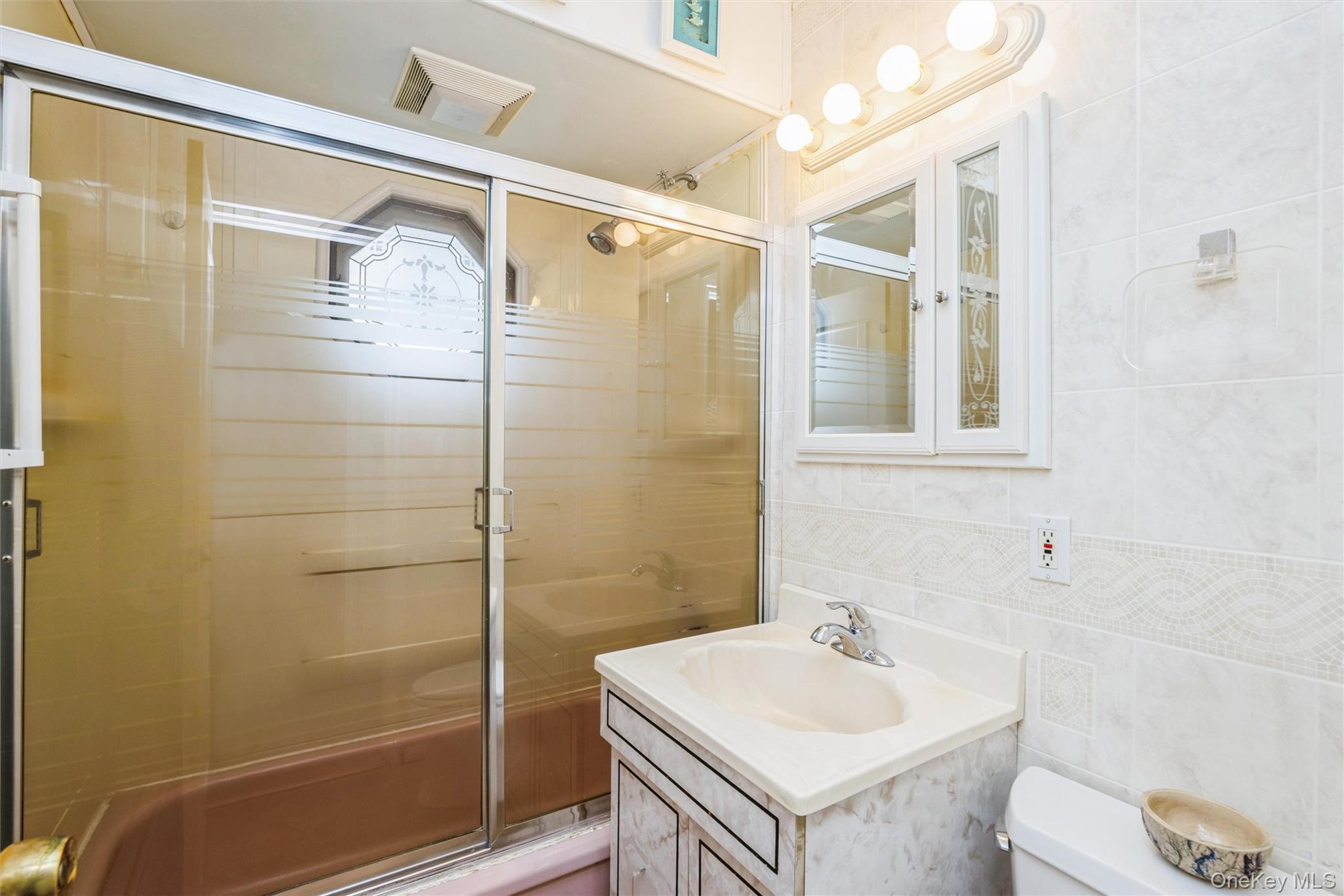 87 Center Street Property Photo 10