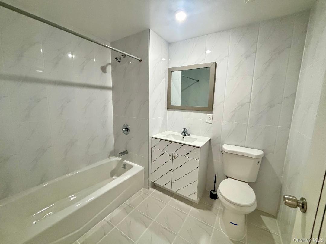70-25 Queens Boulevard 6h Property Photo 2