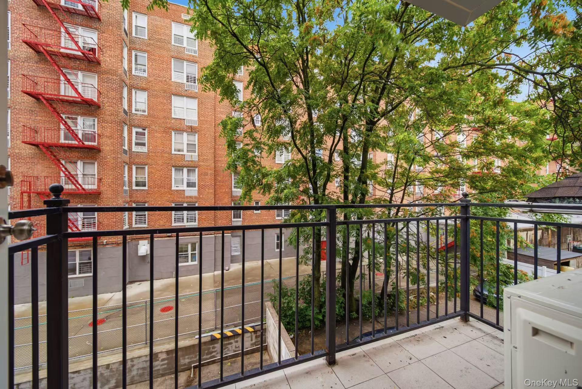 141-15 Cherry Avenue 3c Property Photo 3