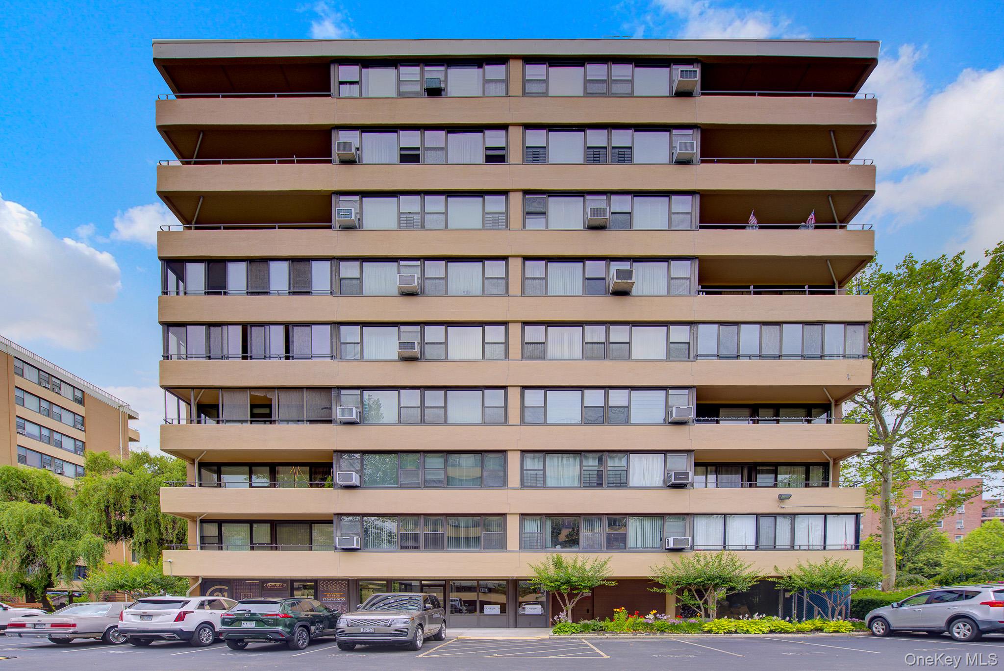166-10 Powells Cove Boulevard 2C Property Photo 1