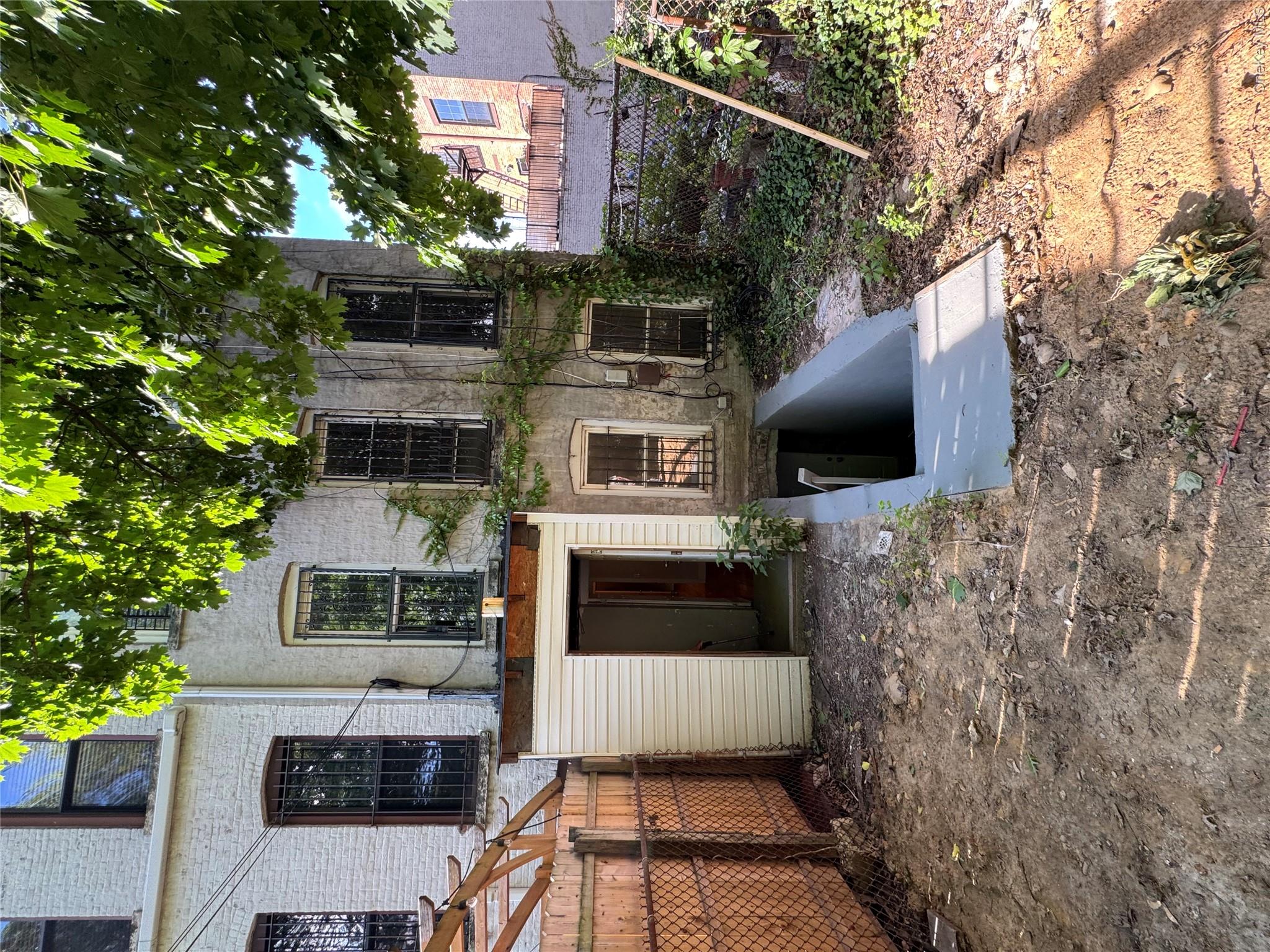 598 Monroe Street Property Photo 6