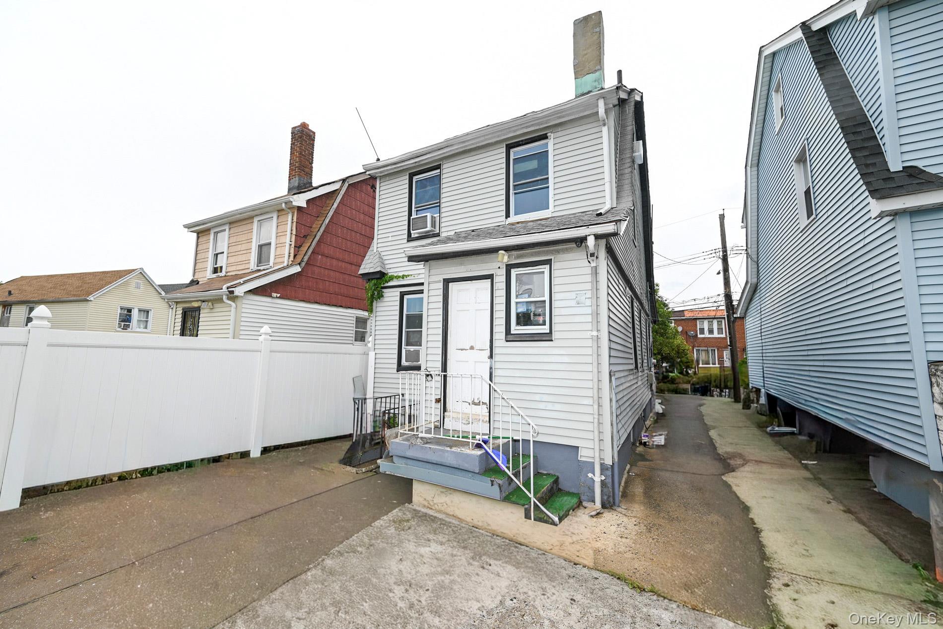 14214 Sutter Avenue Property Photo 6