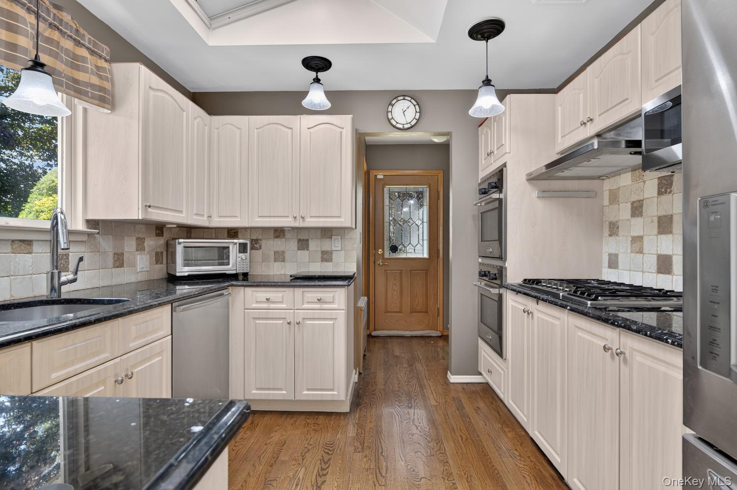 6 W Oak Hill Property Photo 13