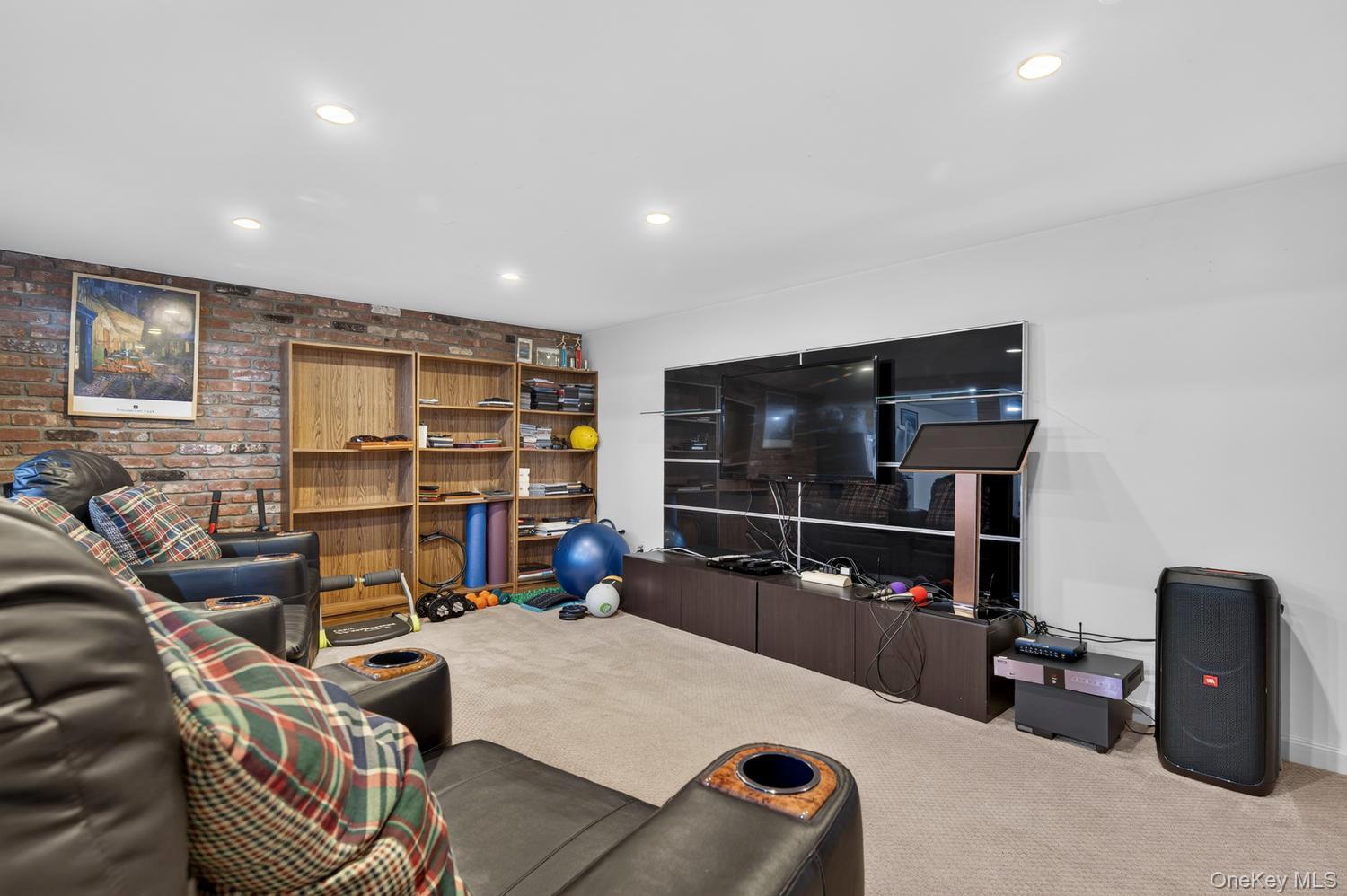 6 W Oak Hill Property Photo 22