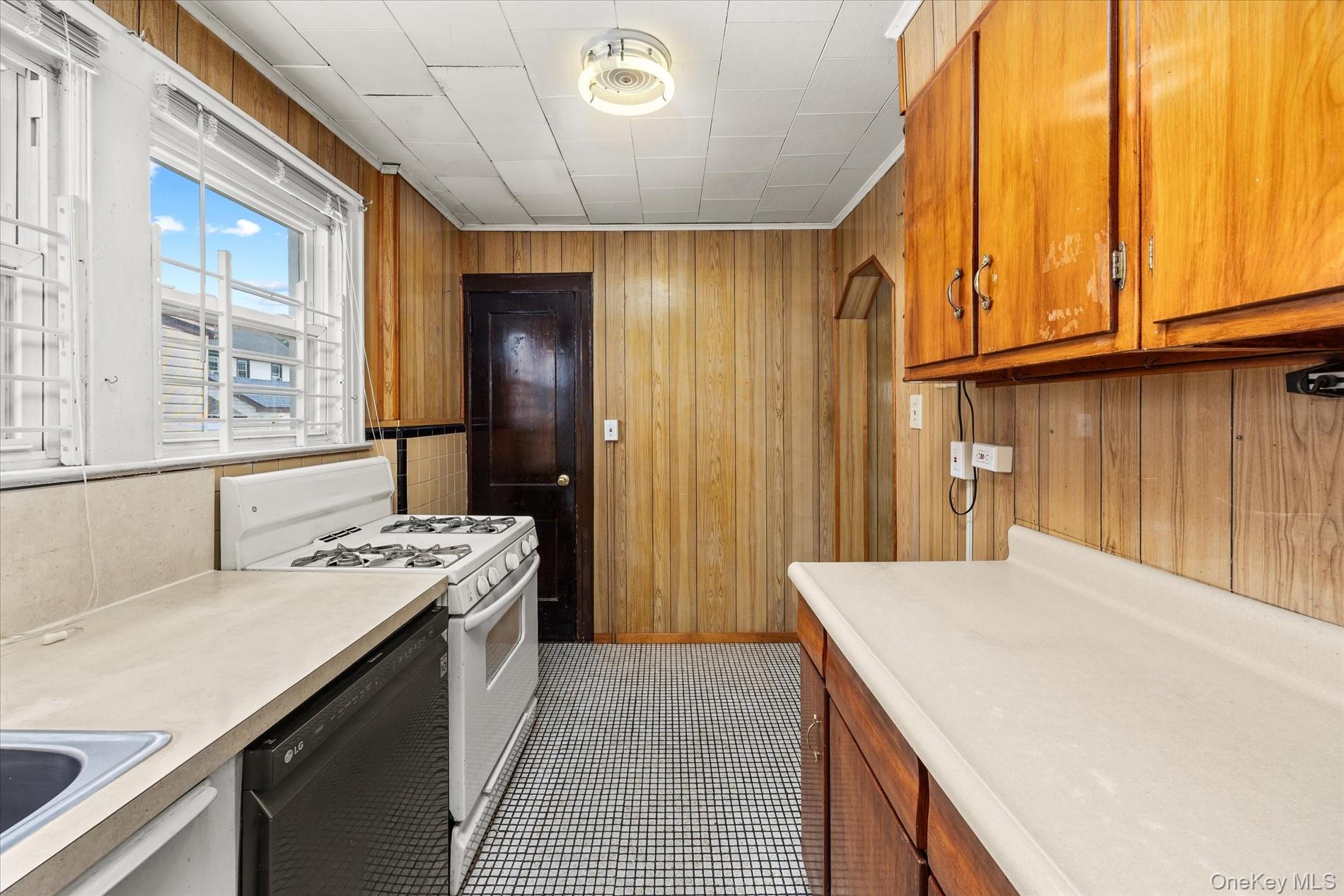 8973 215th Street Property Photo 13