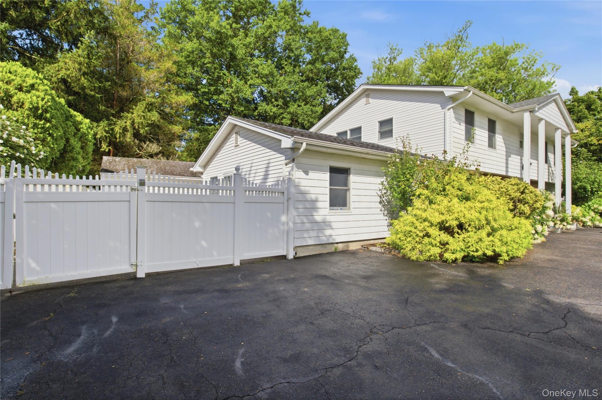34 MARKWOOD Lane Property Photo 1