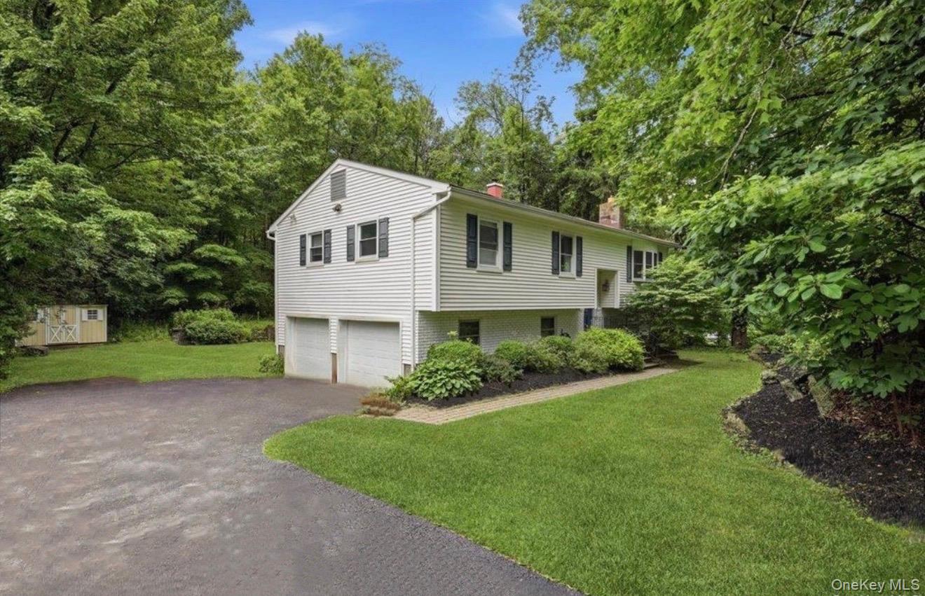 138 Kent Shore Drive Property Photo 1