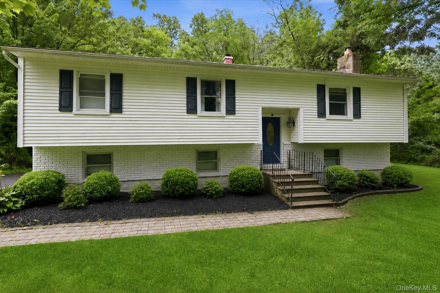 138 Kent Shore Drive Property Photo 2