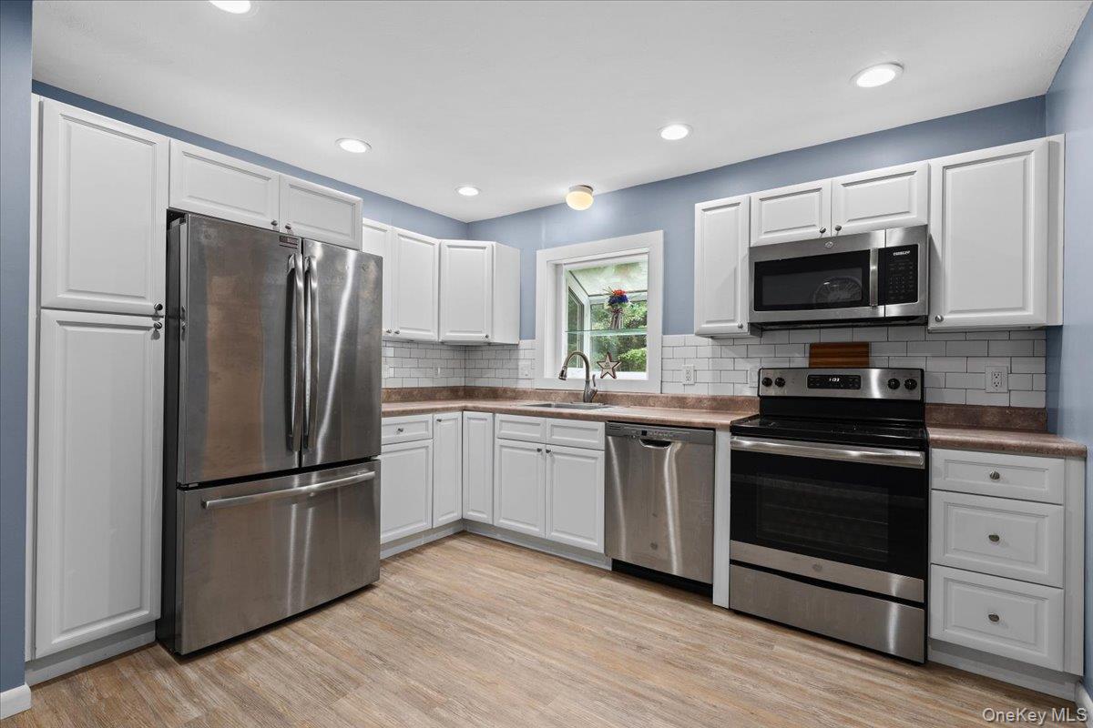 138 Kent Shore Drive Property Photo 3