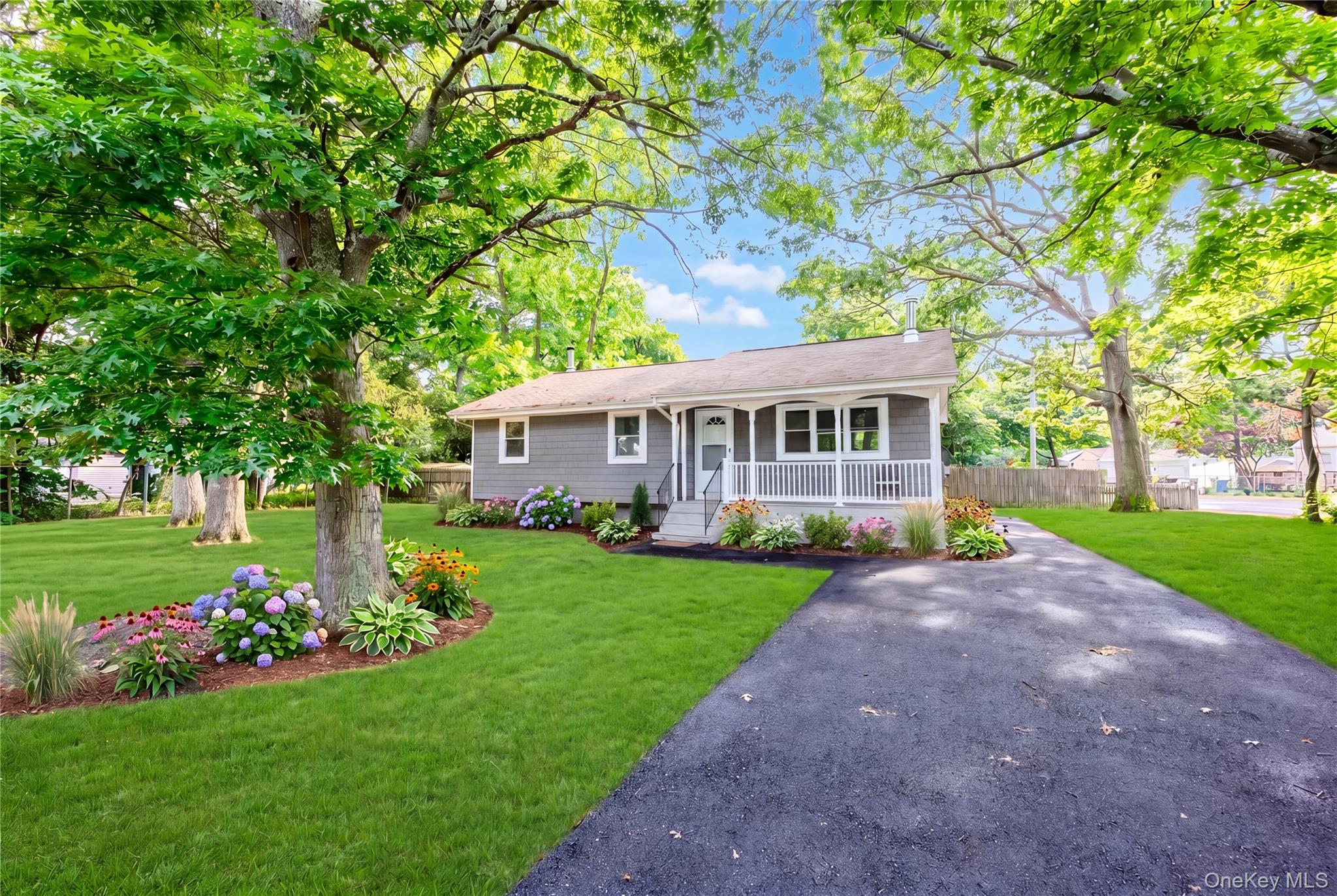 84 Flower Road Property Photo 2