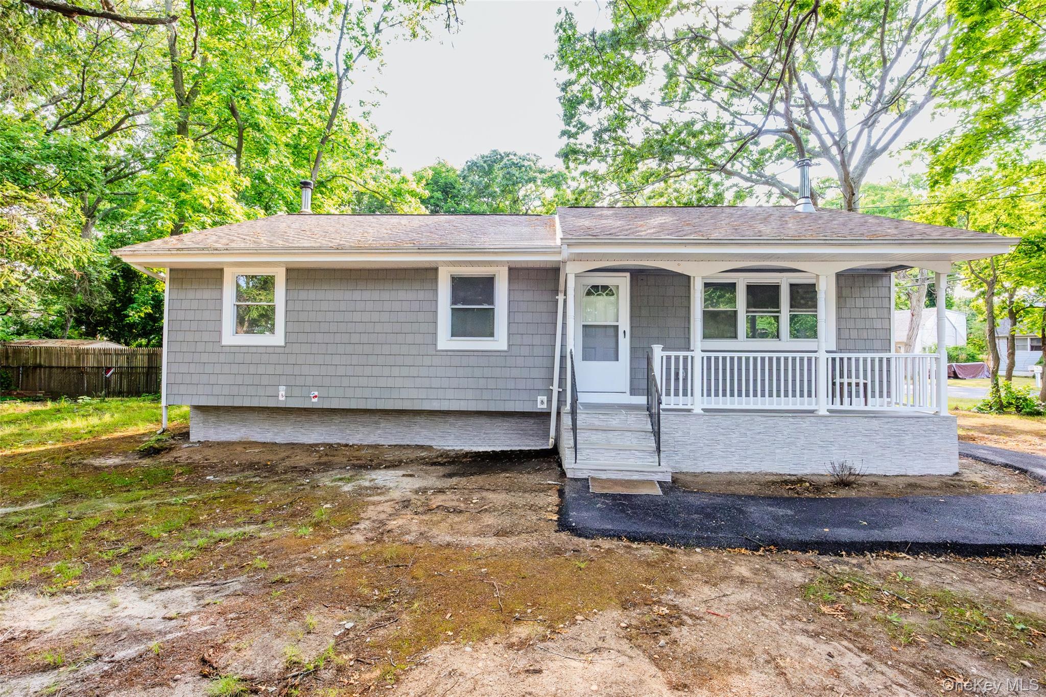 84 Flower Road Property Photo 4