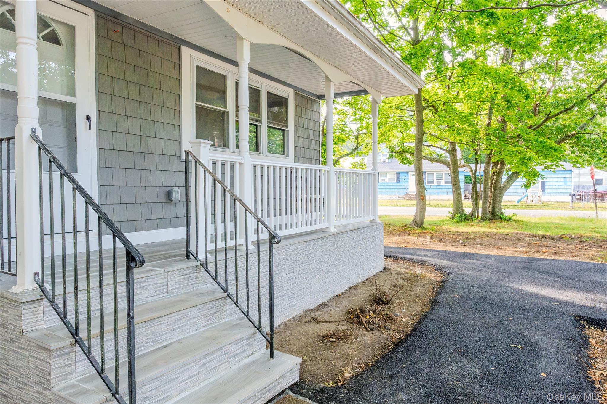 84 Flower Road Property Photo 5