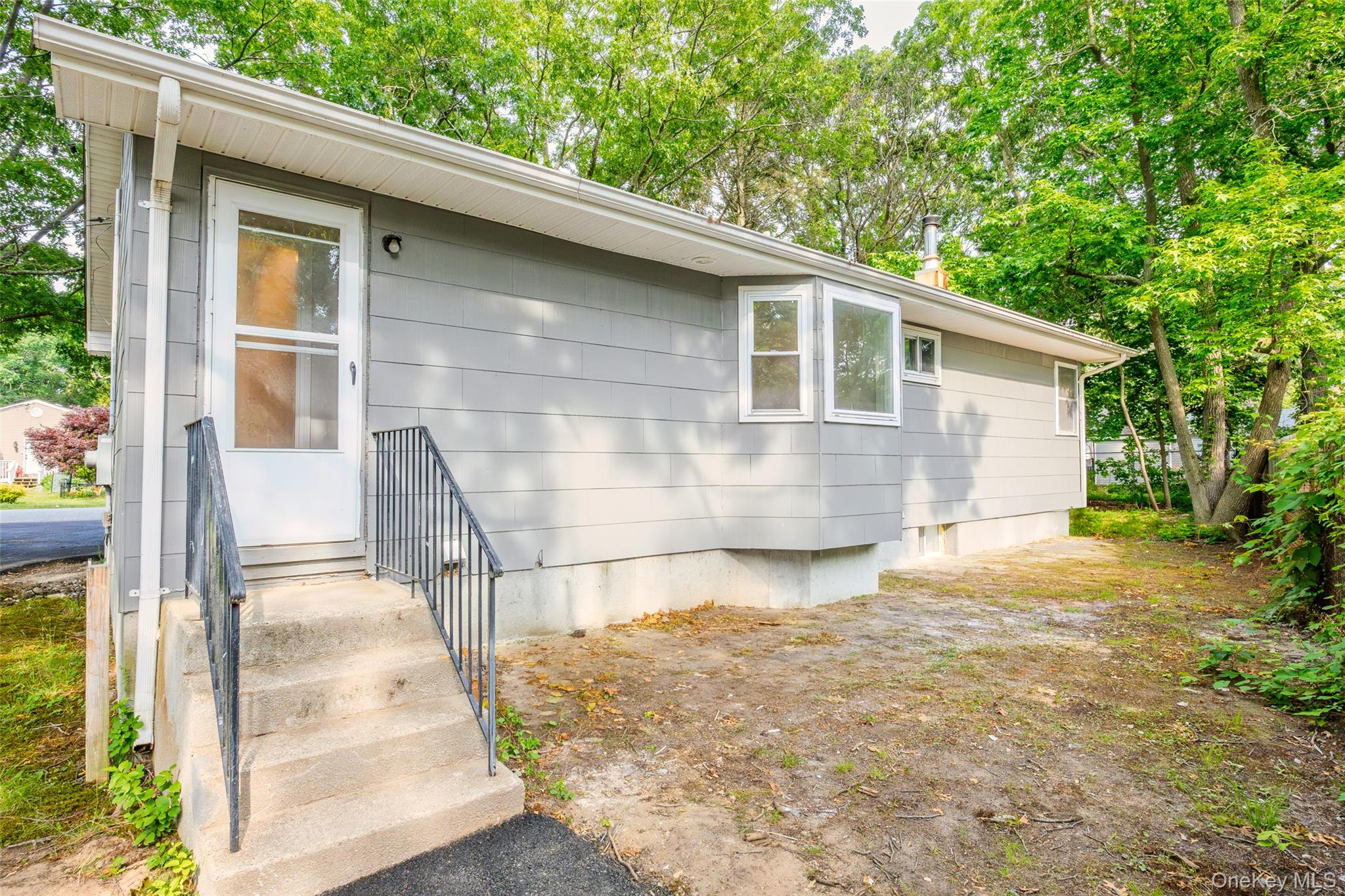 84 Flower Road Property Photo 11