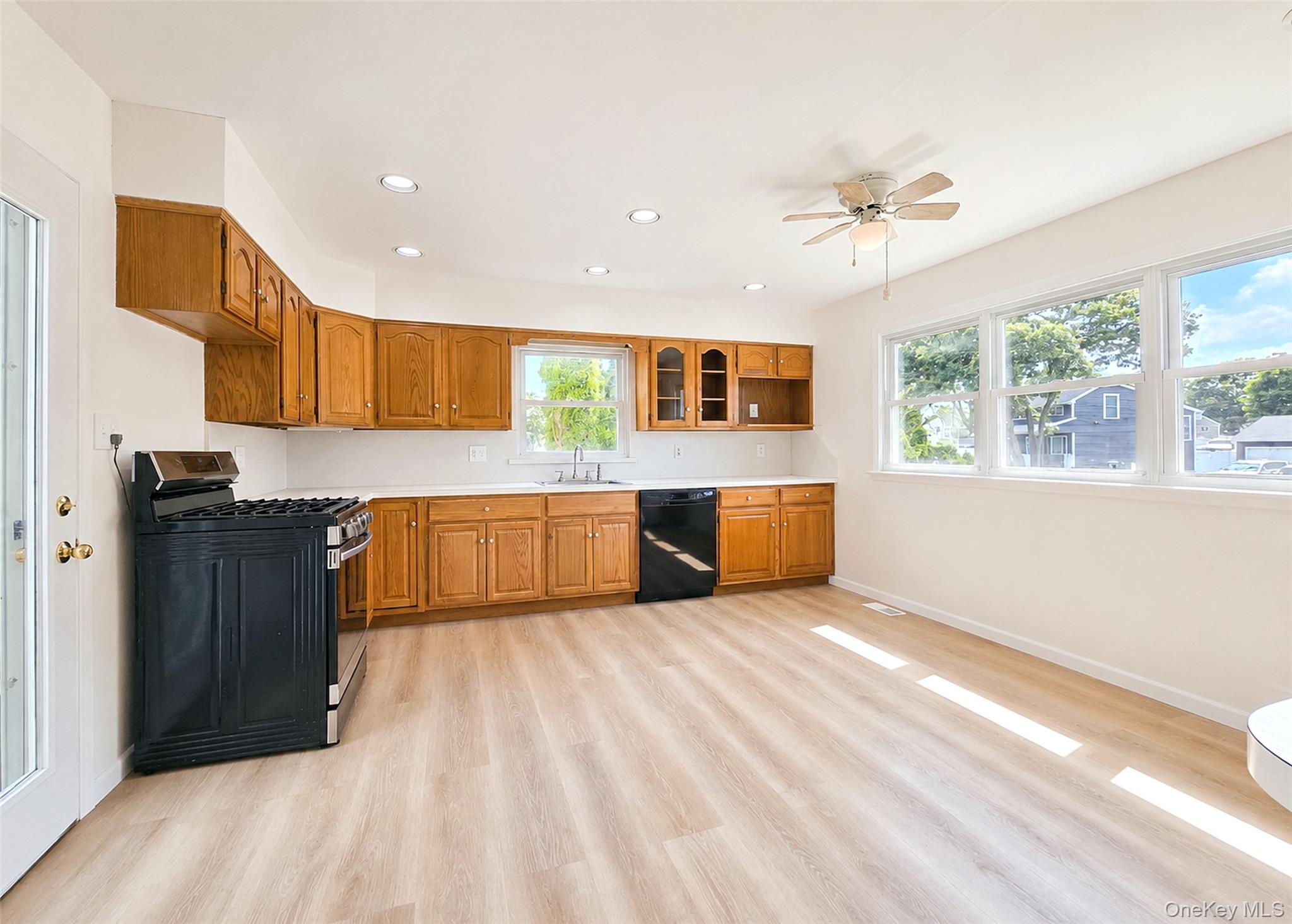 290 Eastwood Boulevard Property Photo 5