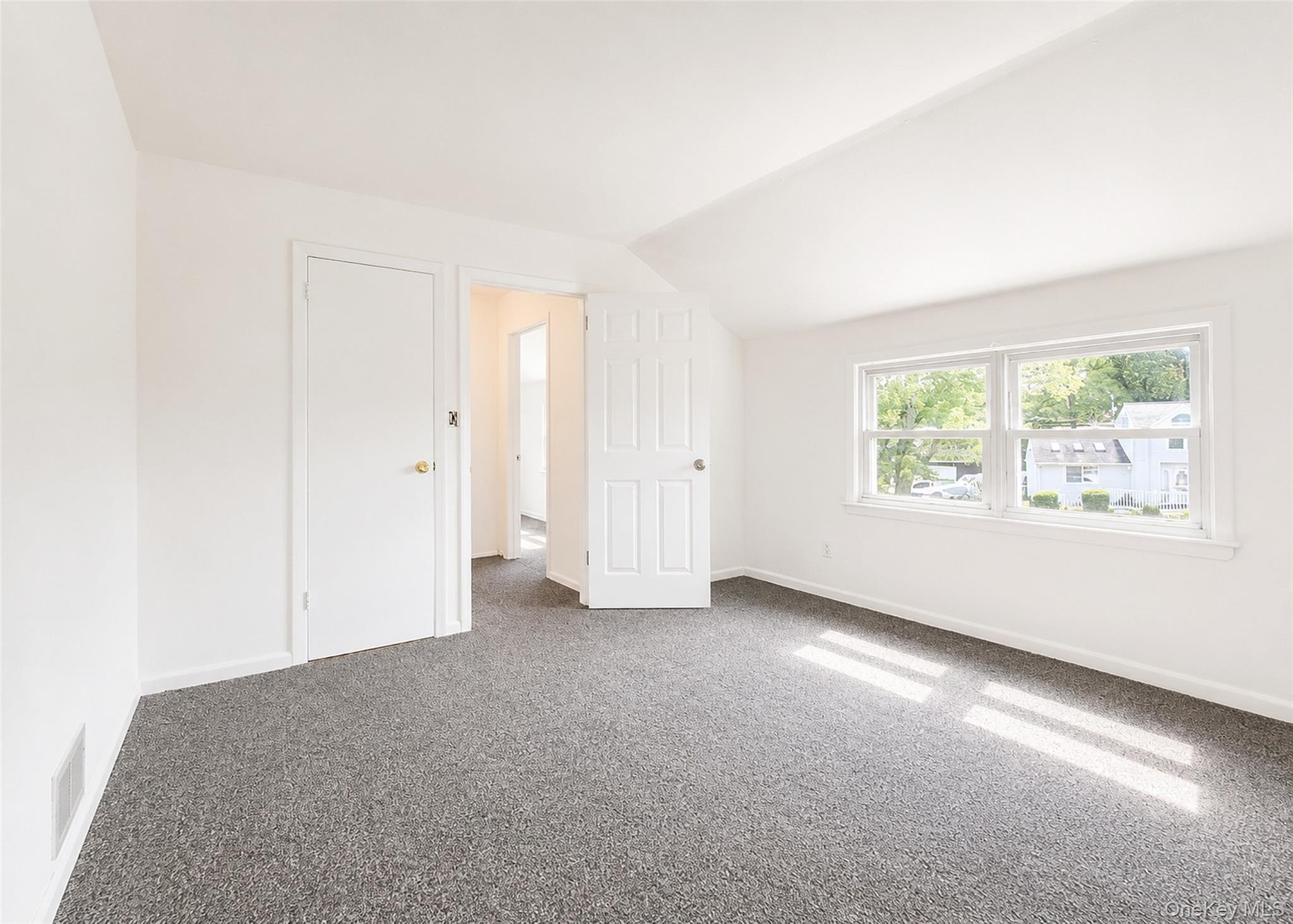 290 Eastwood Boulevard Property Photo 18