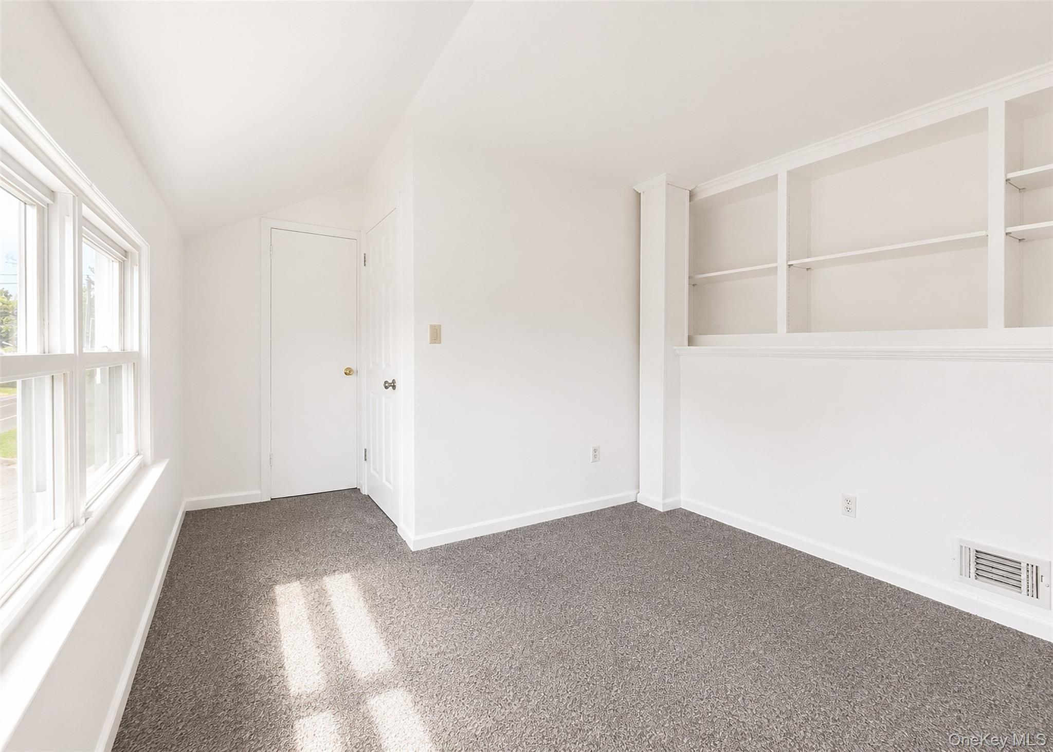 290 Eastwood Boulevard Property Photo 20