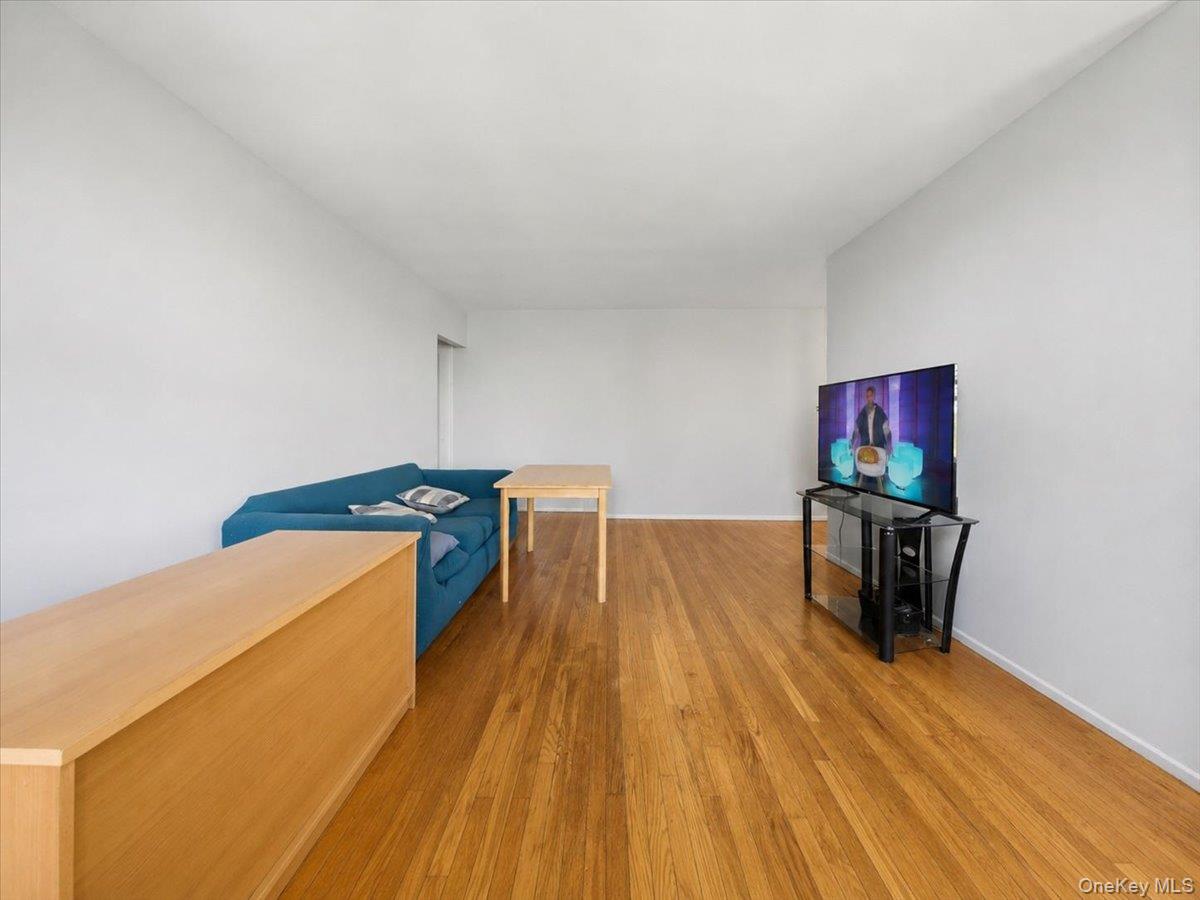 2630 Kingsbridge Terrace 3a Property Photo 3