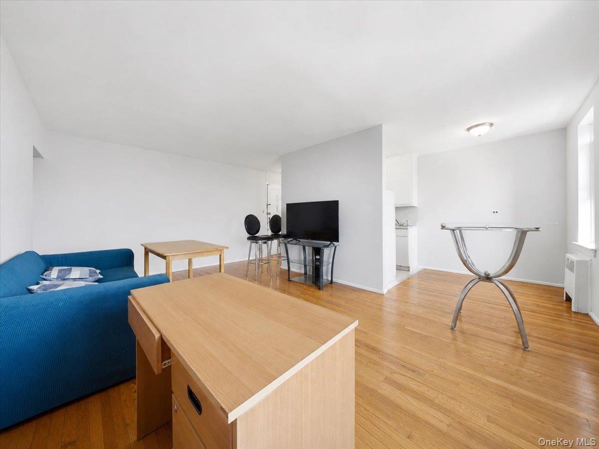 2630 Kingsbridge Terrace 3a Property Photo 4