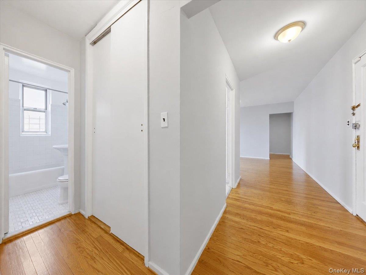 2630 Kingsbridge Terrace 3a Property Photo 8