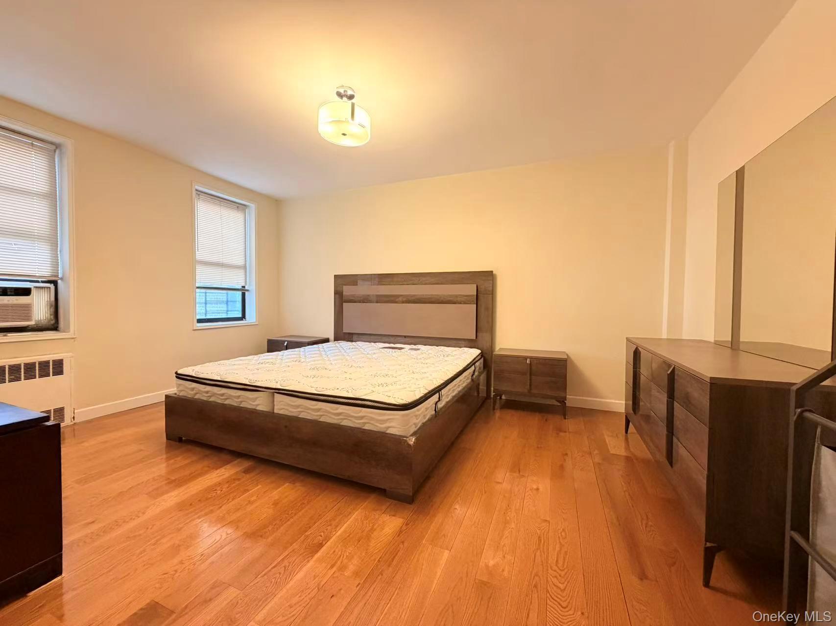 85-14 Broadway 3l Property Photo 8
