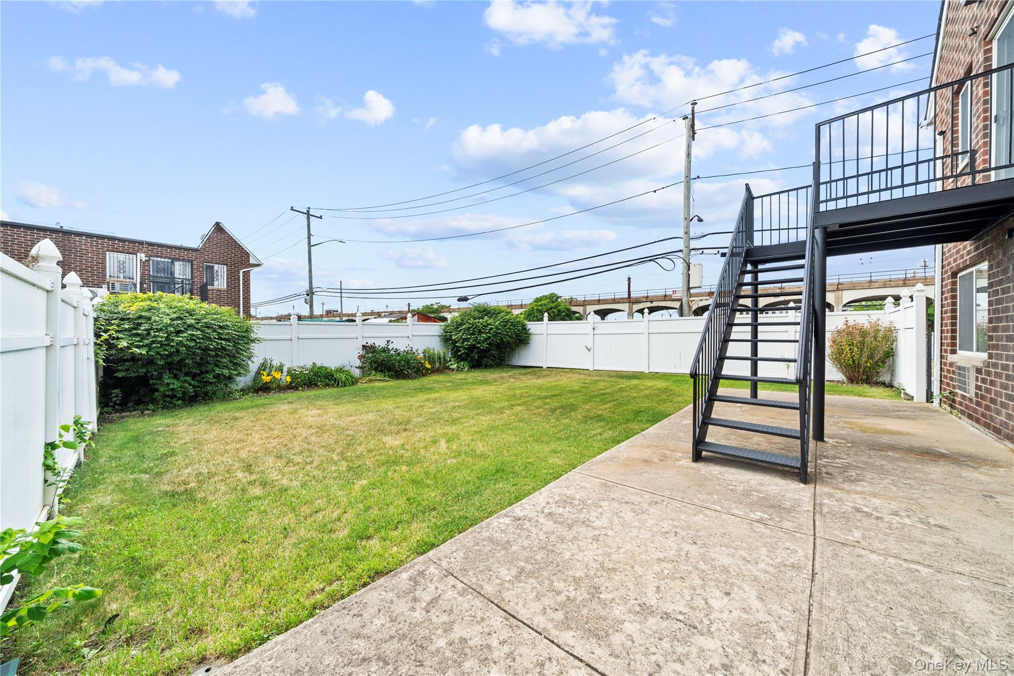 195 Beach 60th Street Property Photo 3