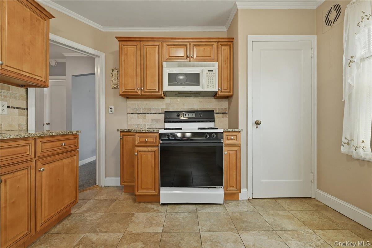 210 Madison Street Property Photo 6