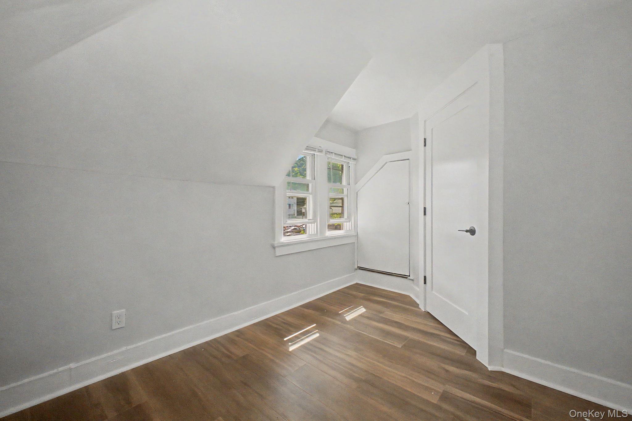 480 King Street Property Photo 18