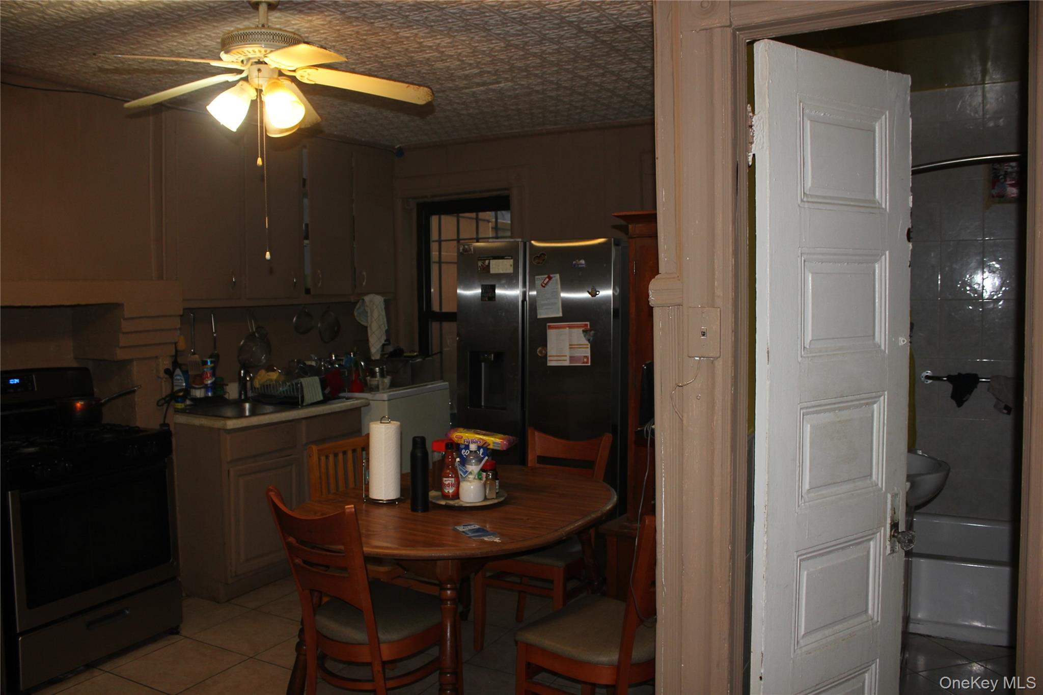 341 Gates Avenue Property Photo 3