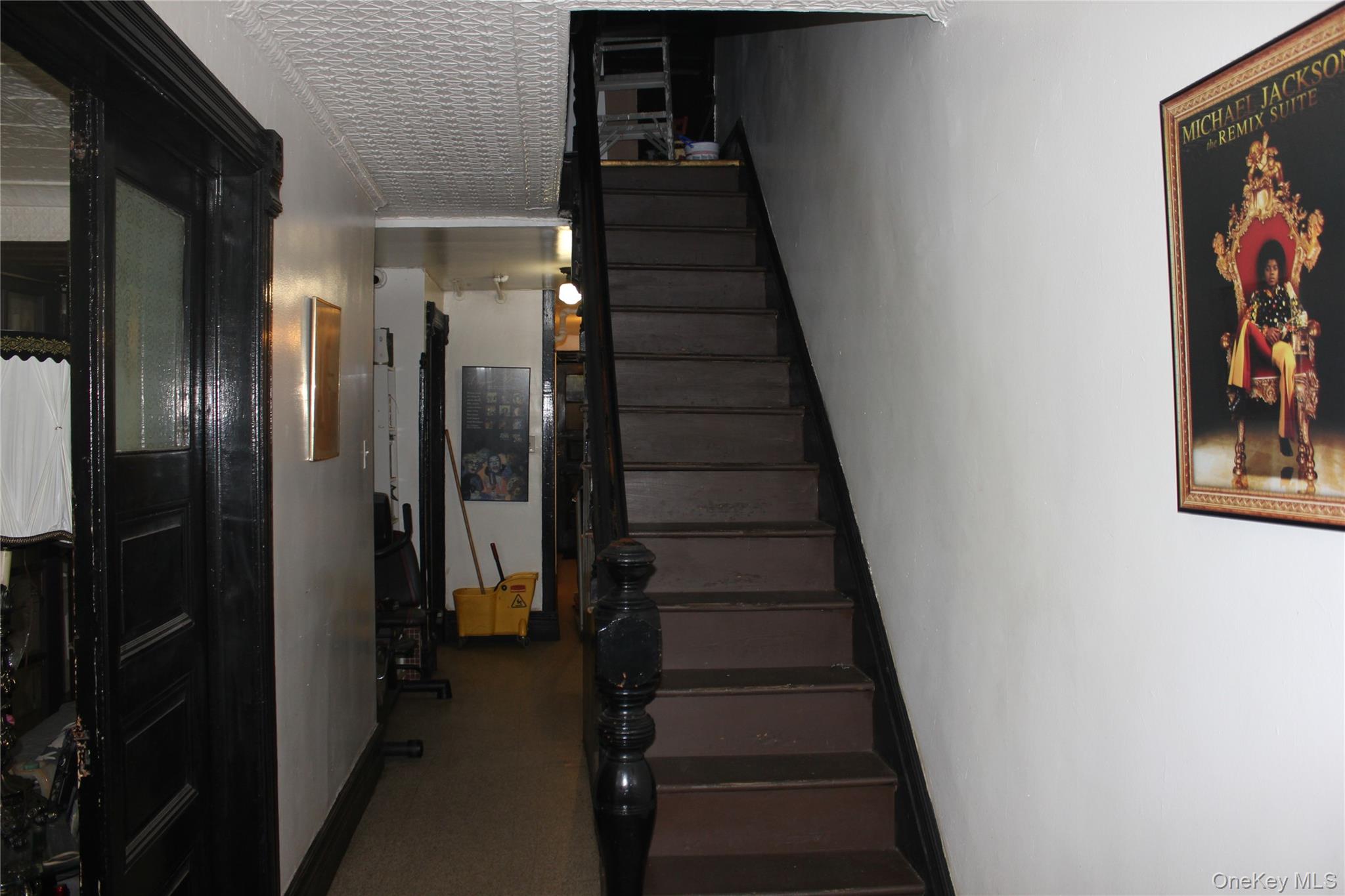 341 Gates Avenue Property Photo 6