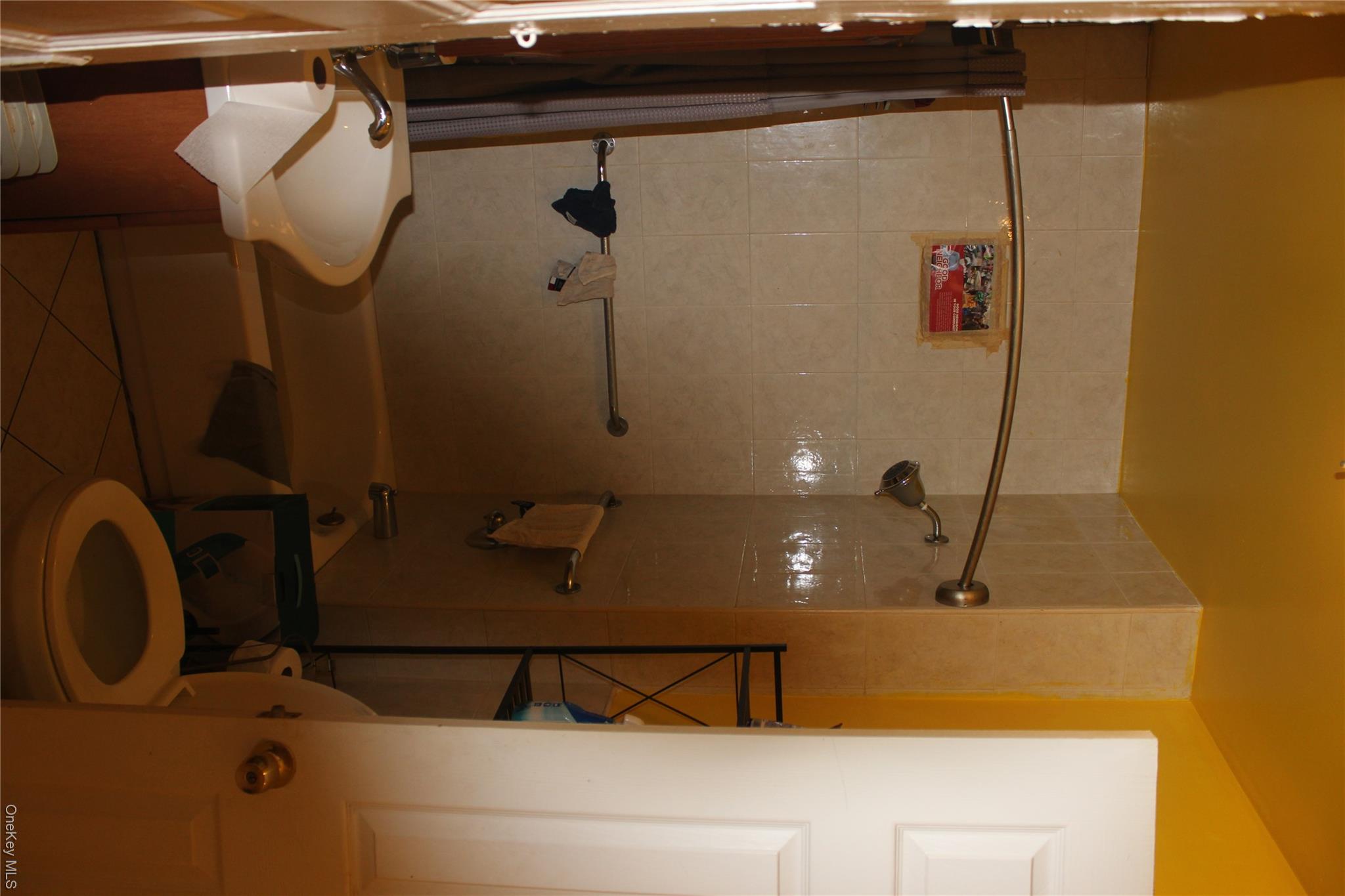 341 Gates Avenue Property Photo 8
