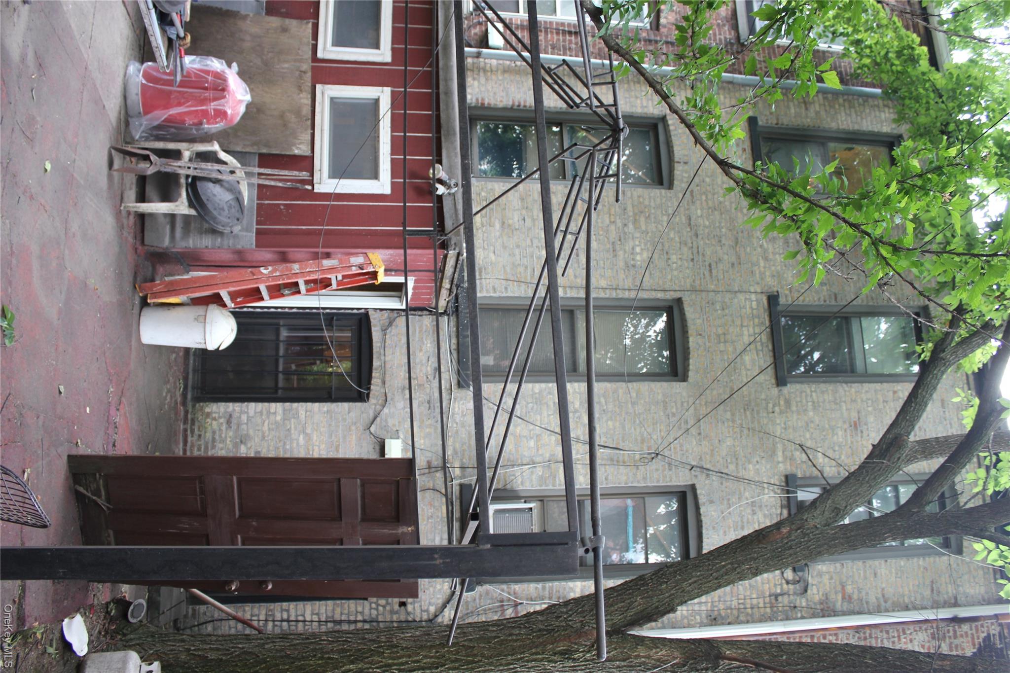 341 Gates Avenue Property Photo 15