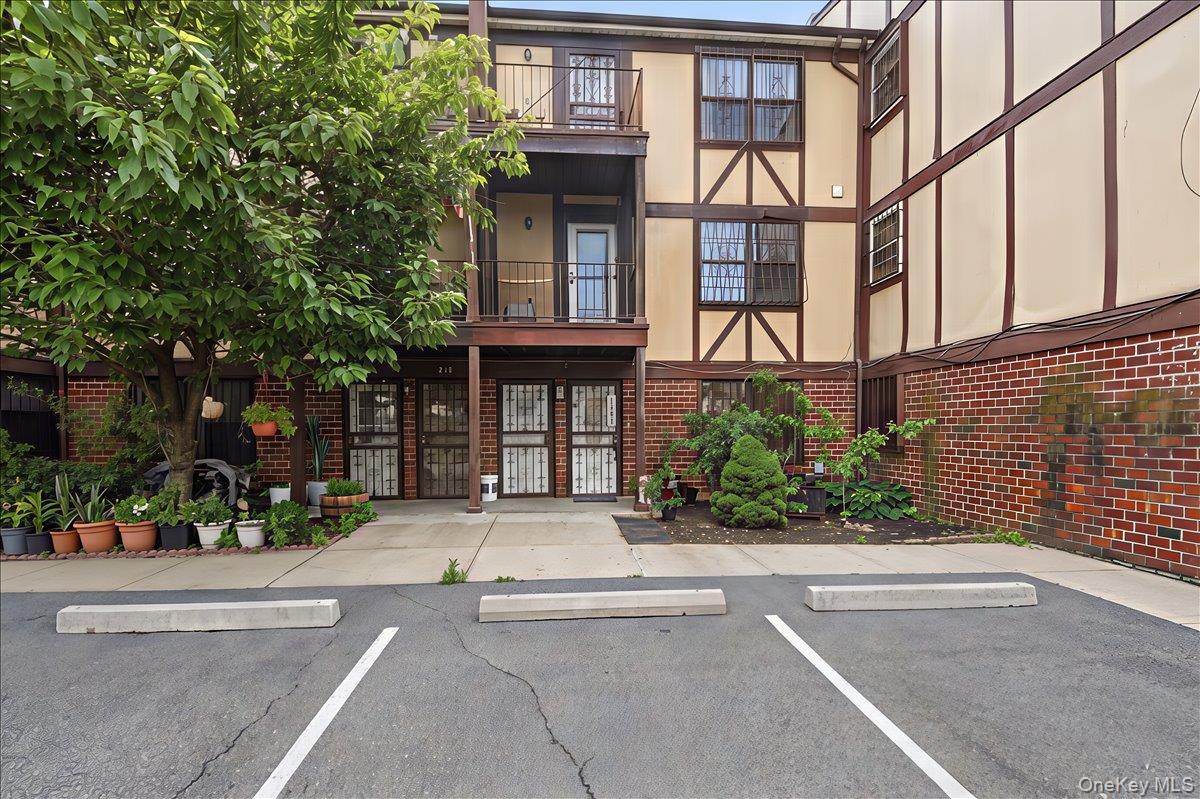 916 Union Avenue B Property Photo 1