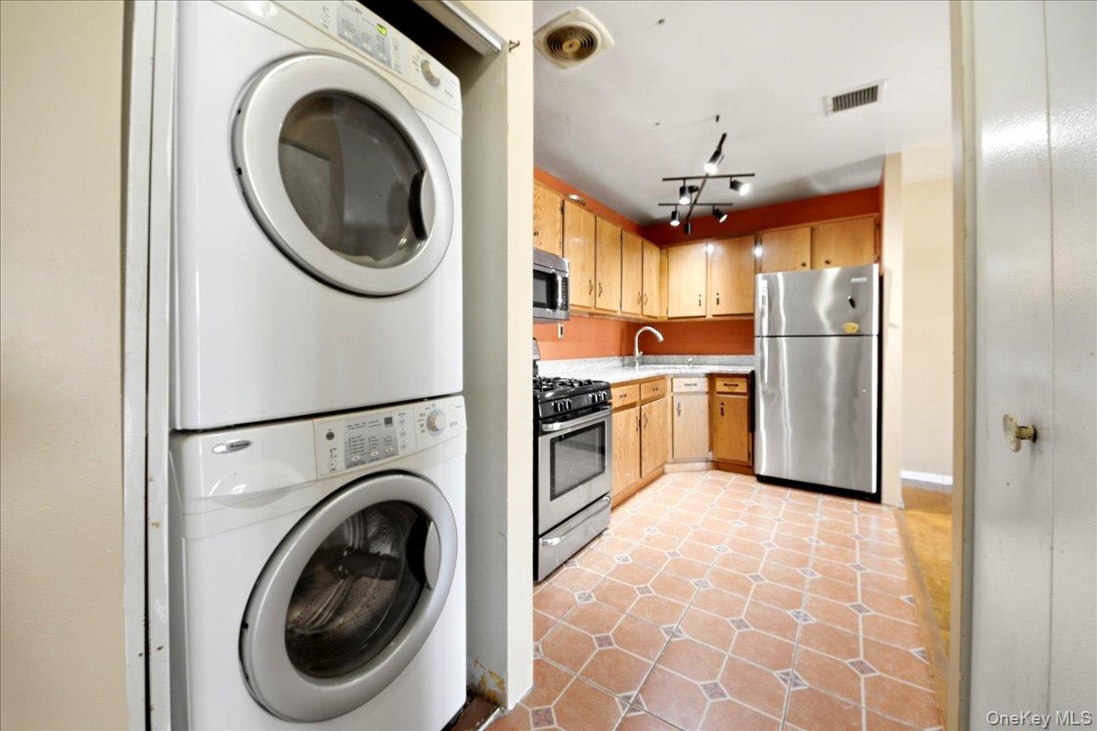 916 Union Avenue B Property Photo 2