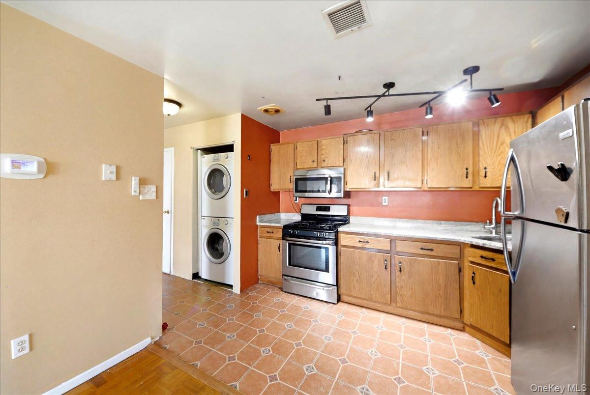 916 Union Avenue B Property Photo 3